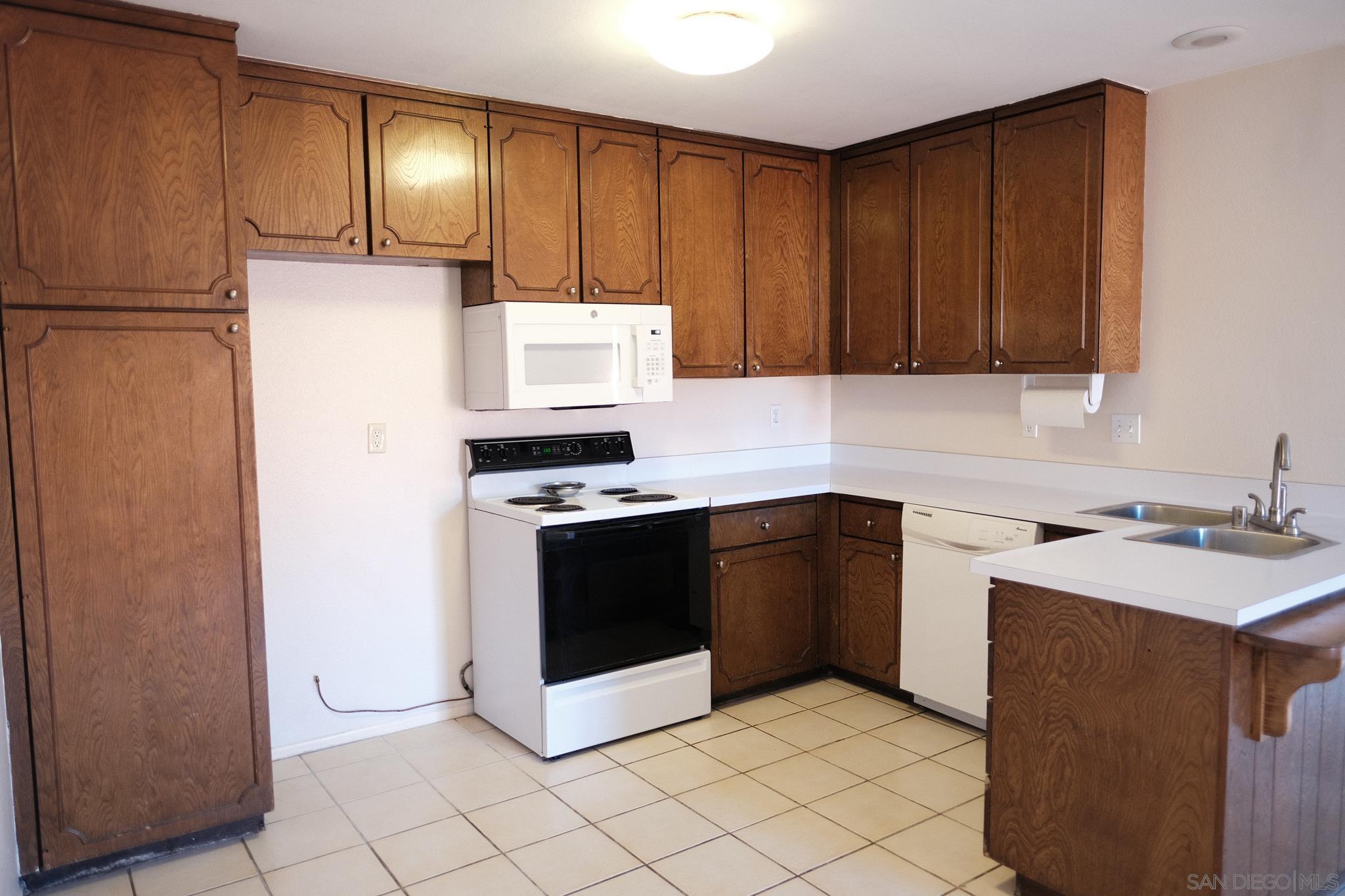 Detail Gallery Image 7 of 29 For 2142  Ridgeview Pl, Escondido,  CA 92026 - 3 Beds | 2 Baths