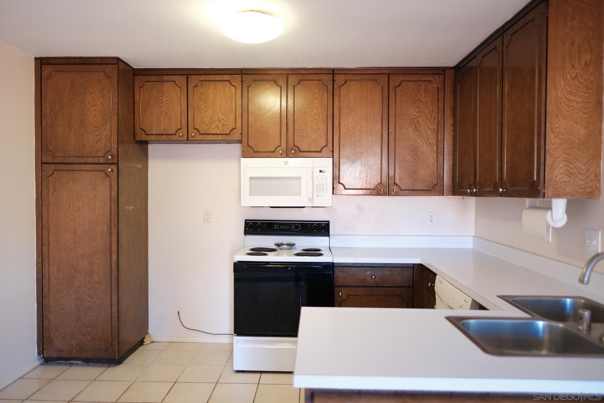 Detail Gallery Image 8 of 29 For 2142  Ridgeview Pl, Escondido,  CA 92026 - 3 Beds | 2 Baths