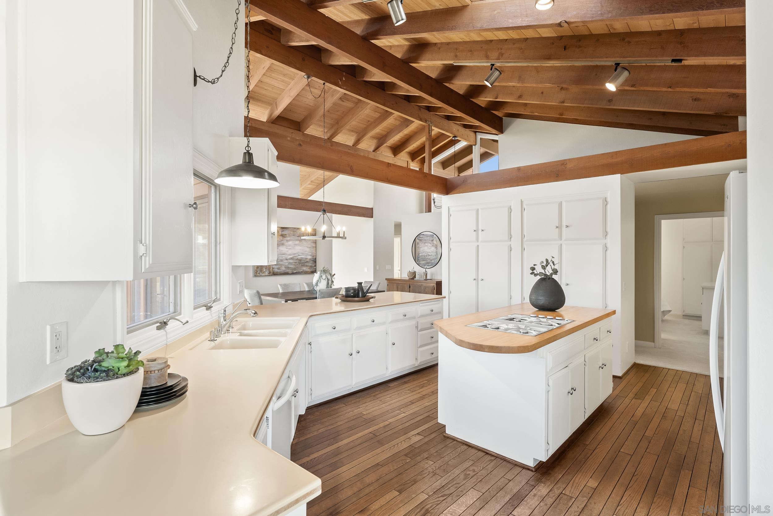 Detail Gallery Image 17 of 54 For 4955  Rancho Viejo Dr, Del Mar,  CA 92014 - 5 Beds | 4 Baths