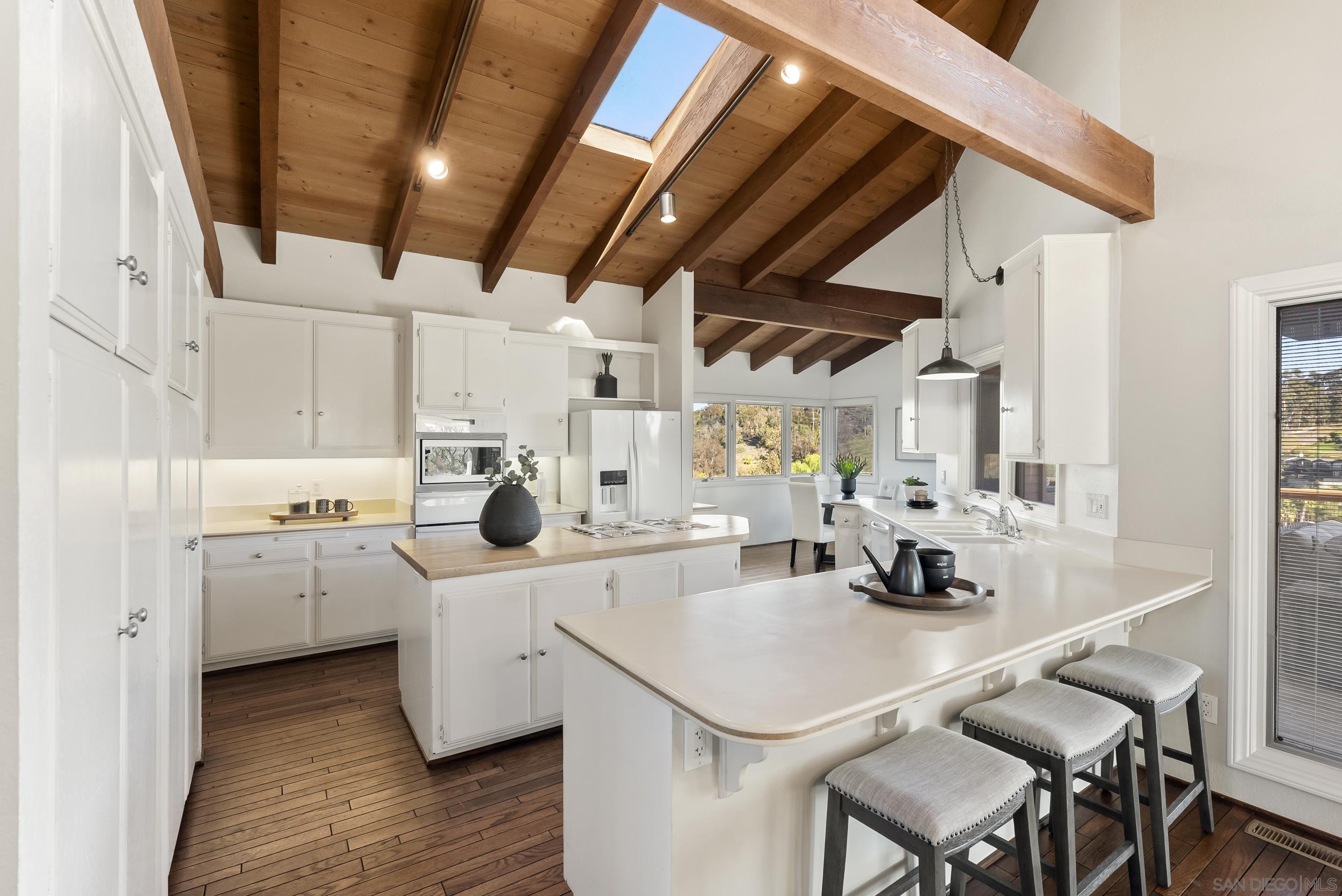 Detail Gallery Image 5 of 54 For 4955  Rancho Viejo Dr, Del Mar,  CA 92014 - 5 Beds | 4 Baths