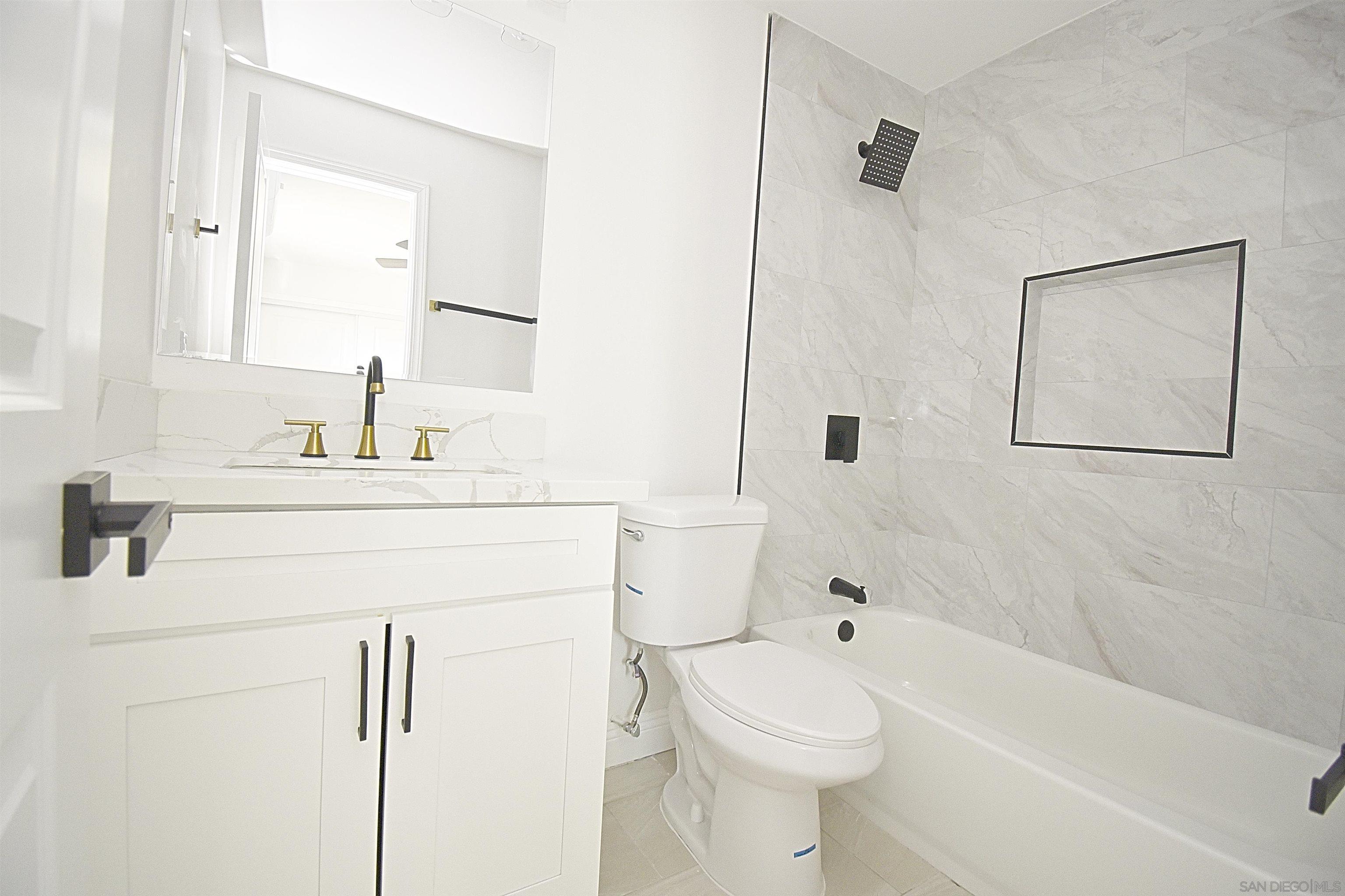 Detail Gallery Image 15 of 40 For 125  Date Street, Chula Vista,  CA 91911 - 4 Beds | 3 Baths