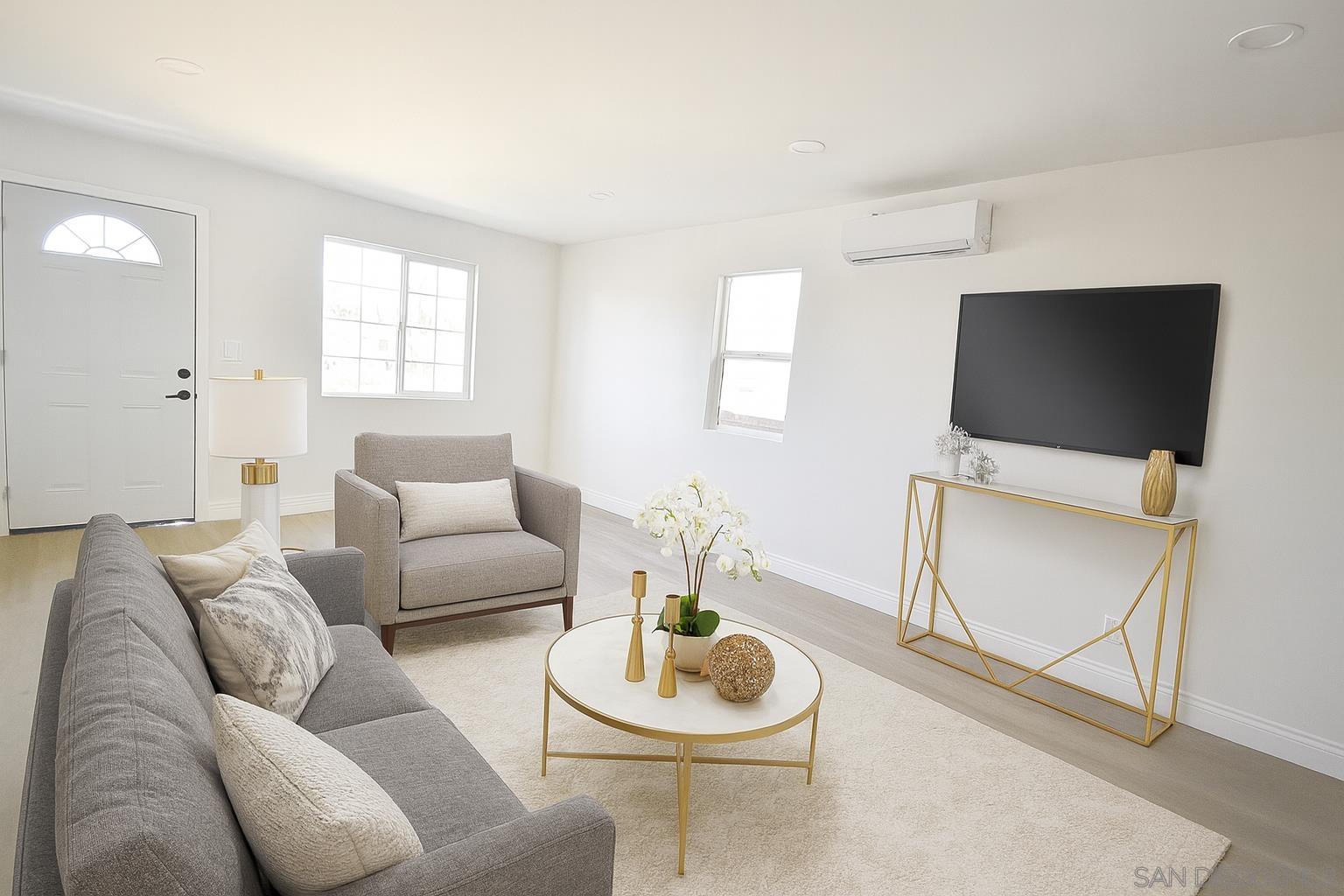 Detail Gallery Image 9 of 40 For 125  Date Street, Chula Vista,  CA 91911 - 4 Beds | 3 Baths