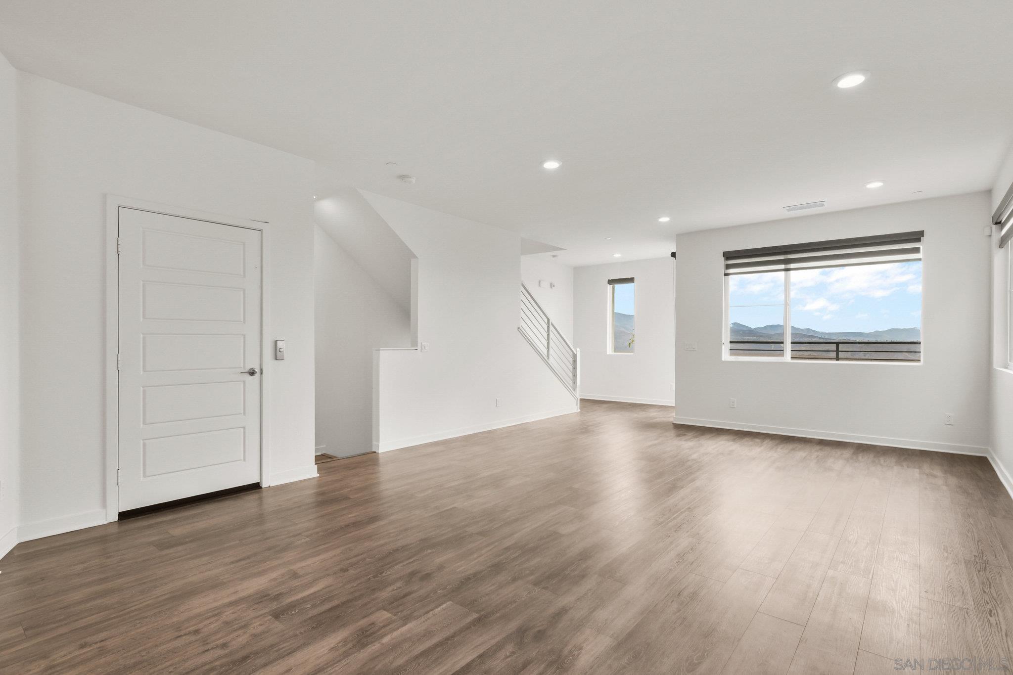 Detail Gallery Image 12 of 50 For 2016  Callisto Terrace, Chula Vista,  CA 91915 - 4 Beds | 3/1 Baths