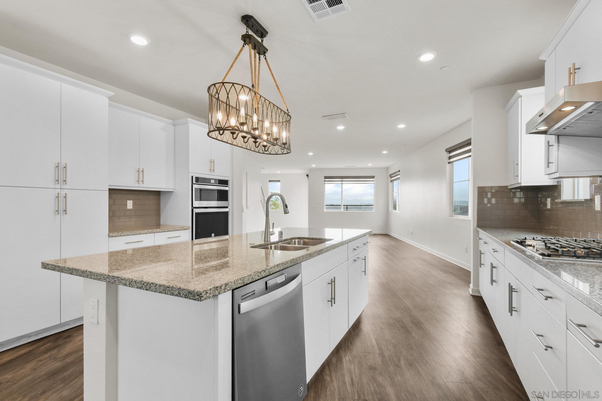 Detail Gallery Image 17 of 50 For 2016  Callisto Terrace, Chula Vista,  CA 91915 - 4 Beds | 3/1 Baths