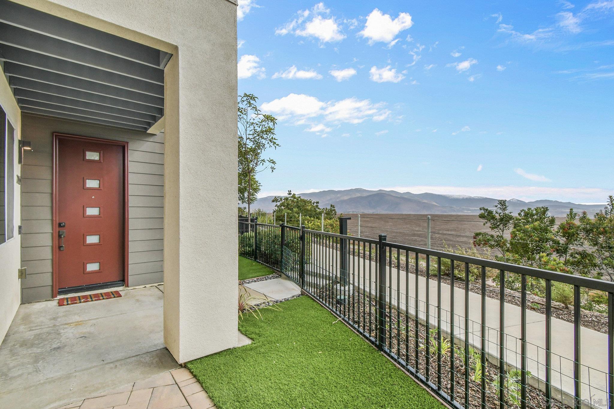 Detail Gallery Image 3 of 50 For 2016  Callisto Terrace, Chula Vista,  CA 91915 - 4 Beds | 3/1 Baths