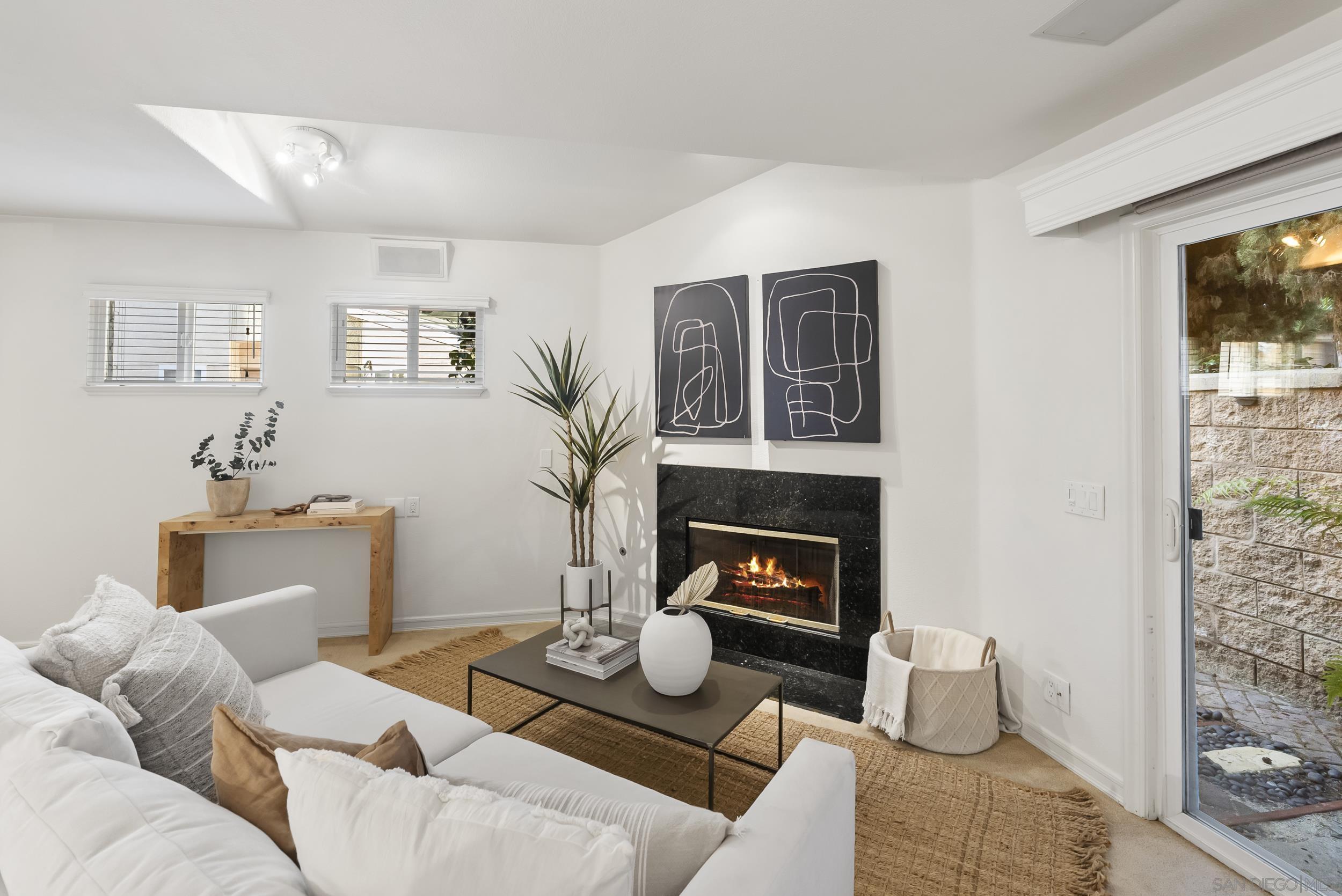 Detail Gallery Image 11 of 55 For 555  Eaton St.  #N,  Oceanside,  CA 92054 - 3 Beds | 2/1 Baths