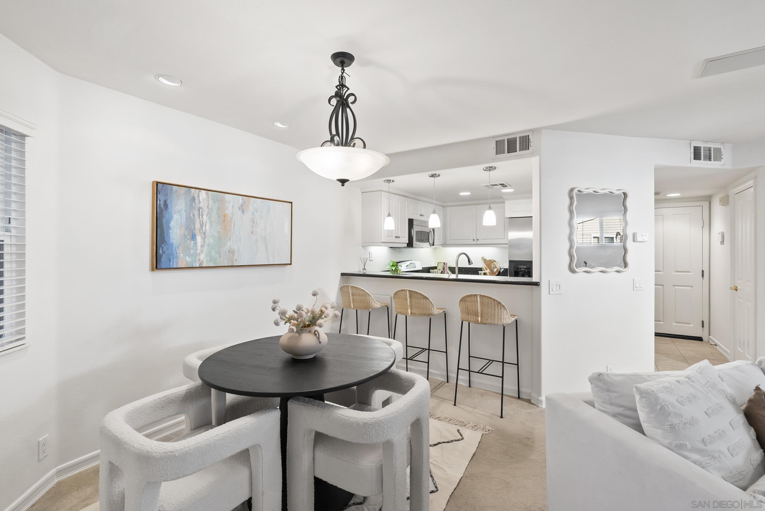 Detail Gallery Image 13 of 55 For 555  Eaton St.  #N,  Oceanside,  CA 92054 - 3 Beds | 2/1 Baths