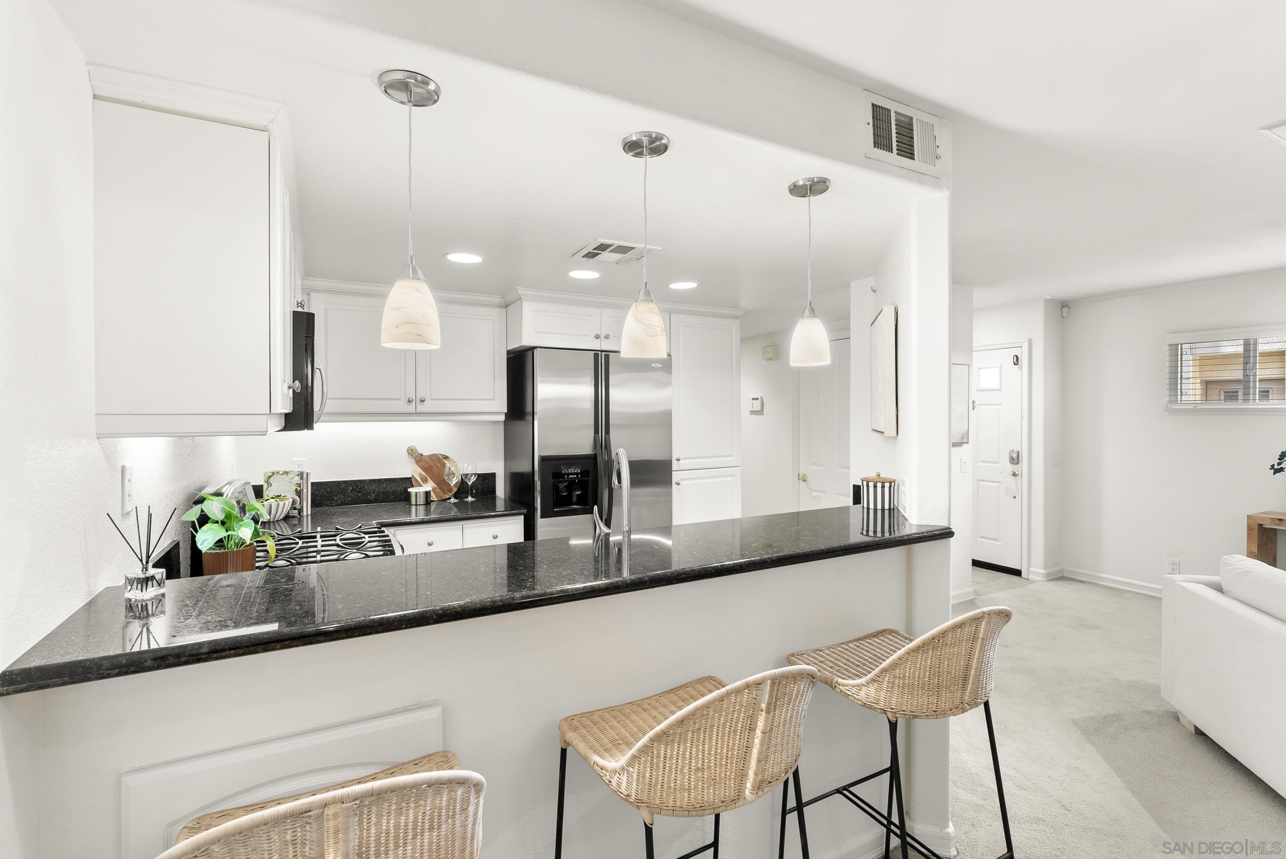 Detail Gallery Image 16 of 55 For 555  Eaton St.  #N,  Oceanside,  CA 92054 - 3 Beds | 2/1 Baths