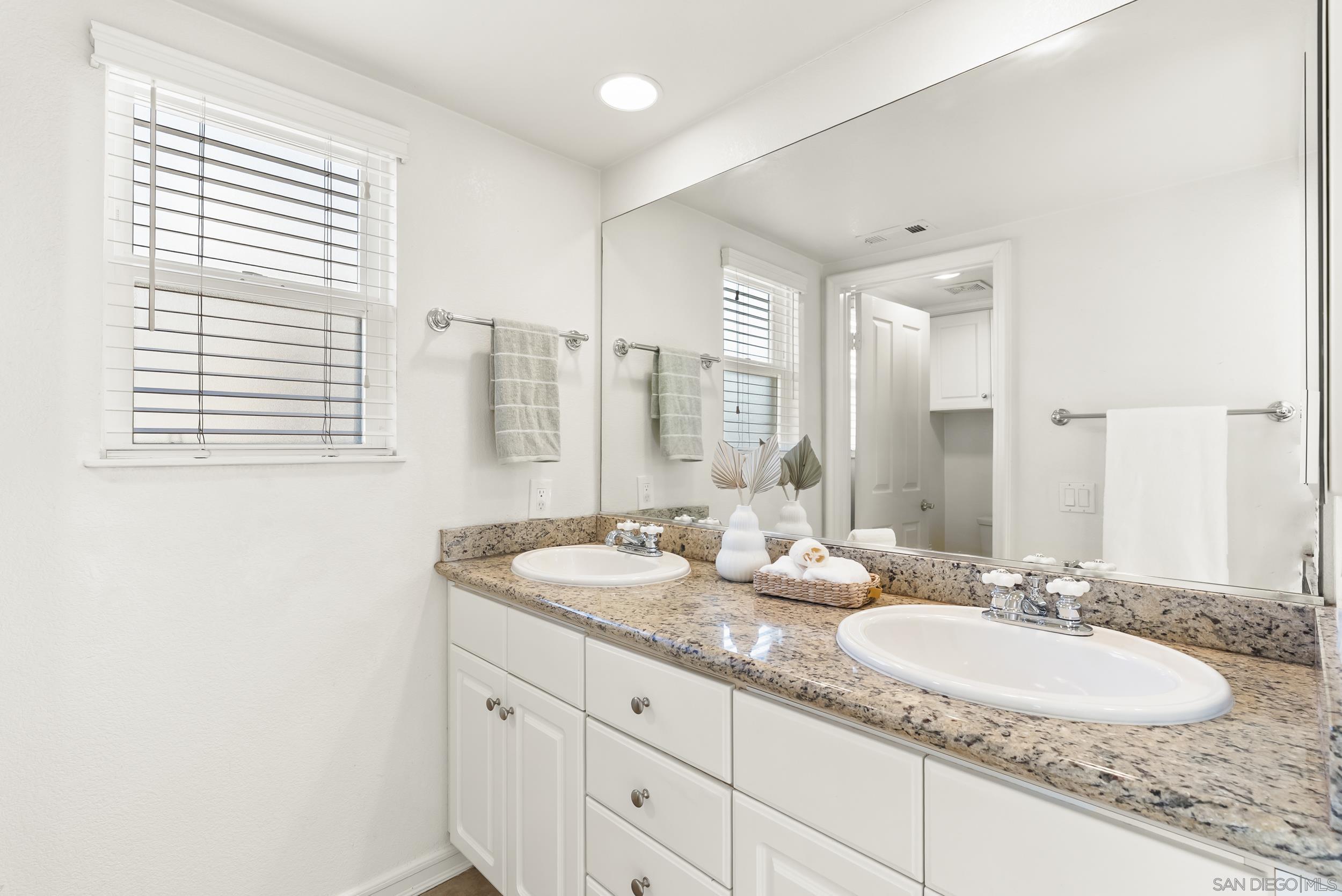 Detail Gallery Image 26 of 55 For 555  Eaton St.  #N,  Oceanside,  CA 92054 - 3 Beds | 2/1 Baths