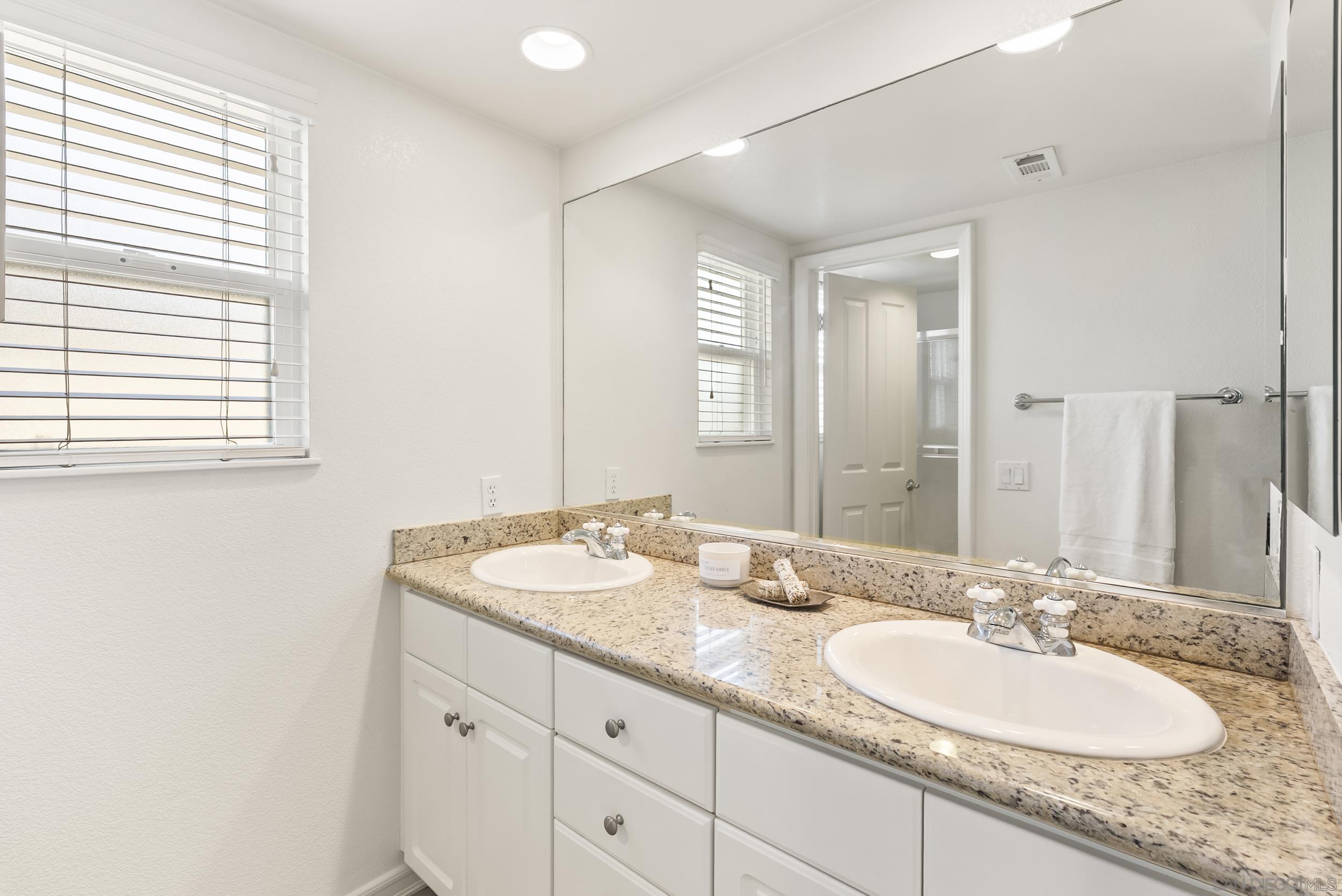 Detail Gallery Image 30 of 55 For 555  Eaton St.  #N,  Oceanside,  CA 92054 - 3 Beds | 2/1 Baths