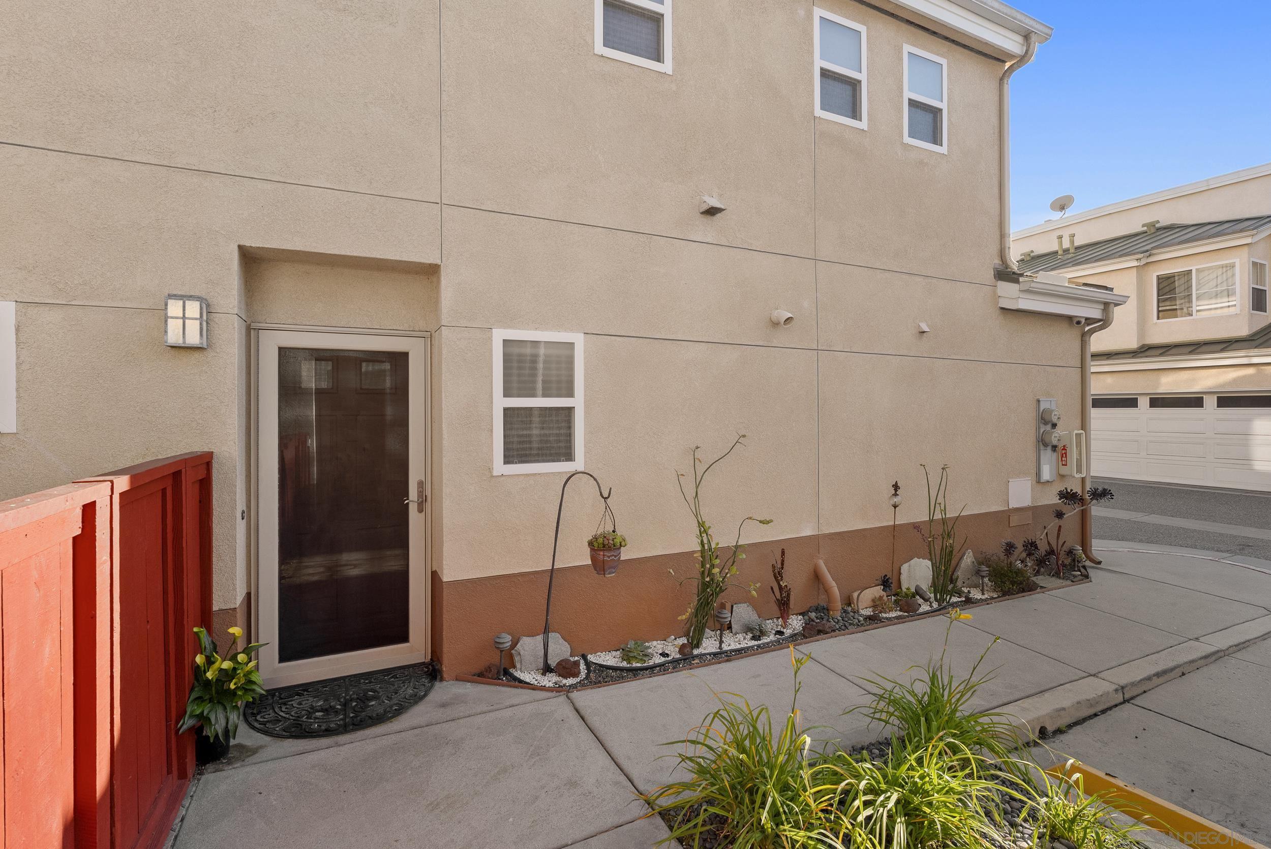 Detail Gallery Image 6 of 55 For 555  Eaton St.  #N,  Oceanside,  CA 92054 - 3 Beds | 2/1 Baths