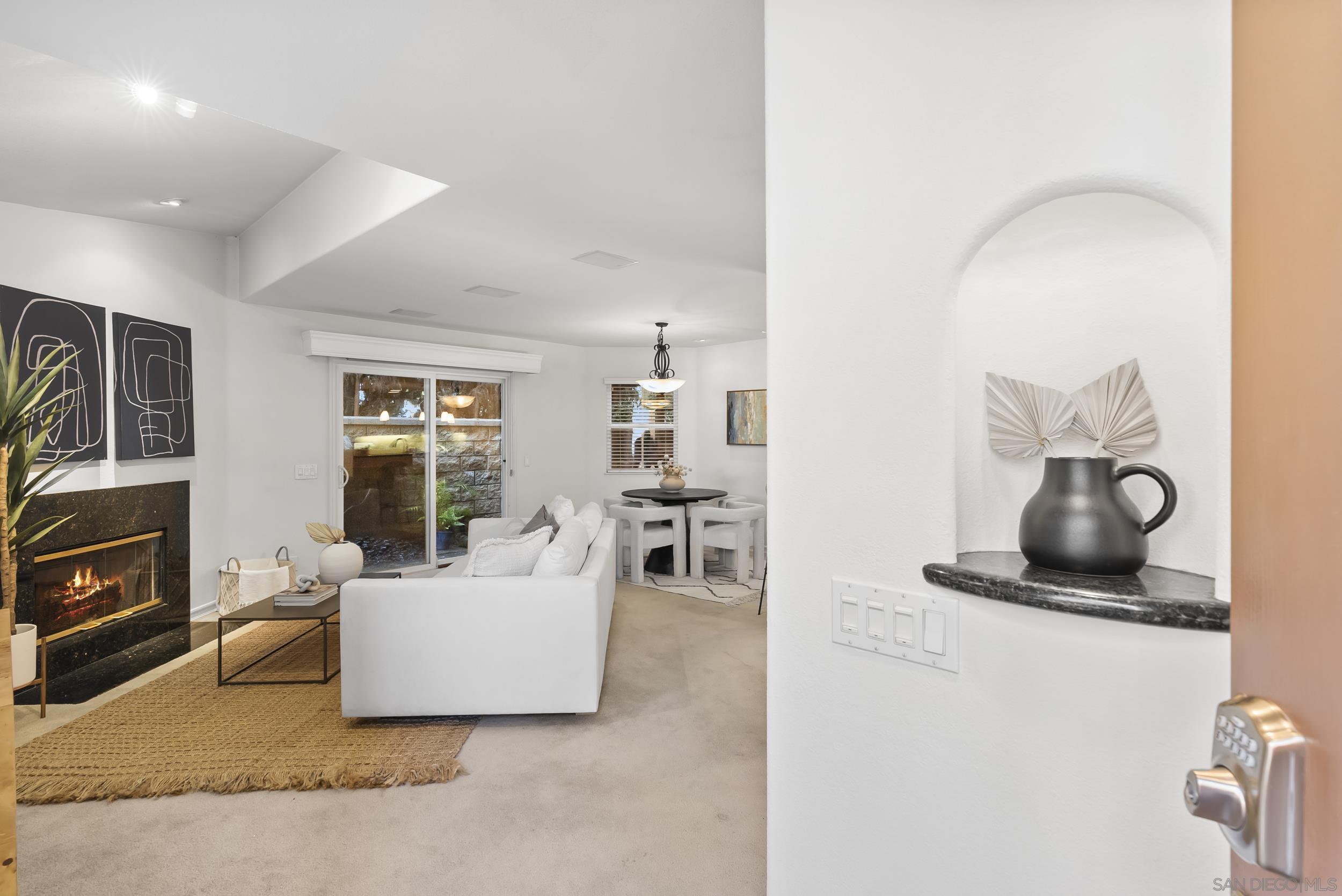 Detail Gallery Image 7 of 55 For 555  Eaton St.  #N,  Oceanside,  CA 92054 - 3 Beds | 2/1 Baths