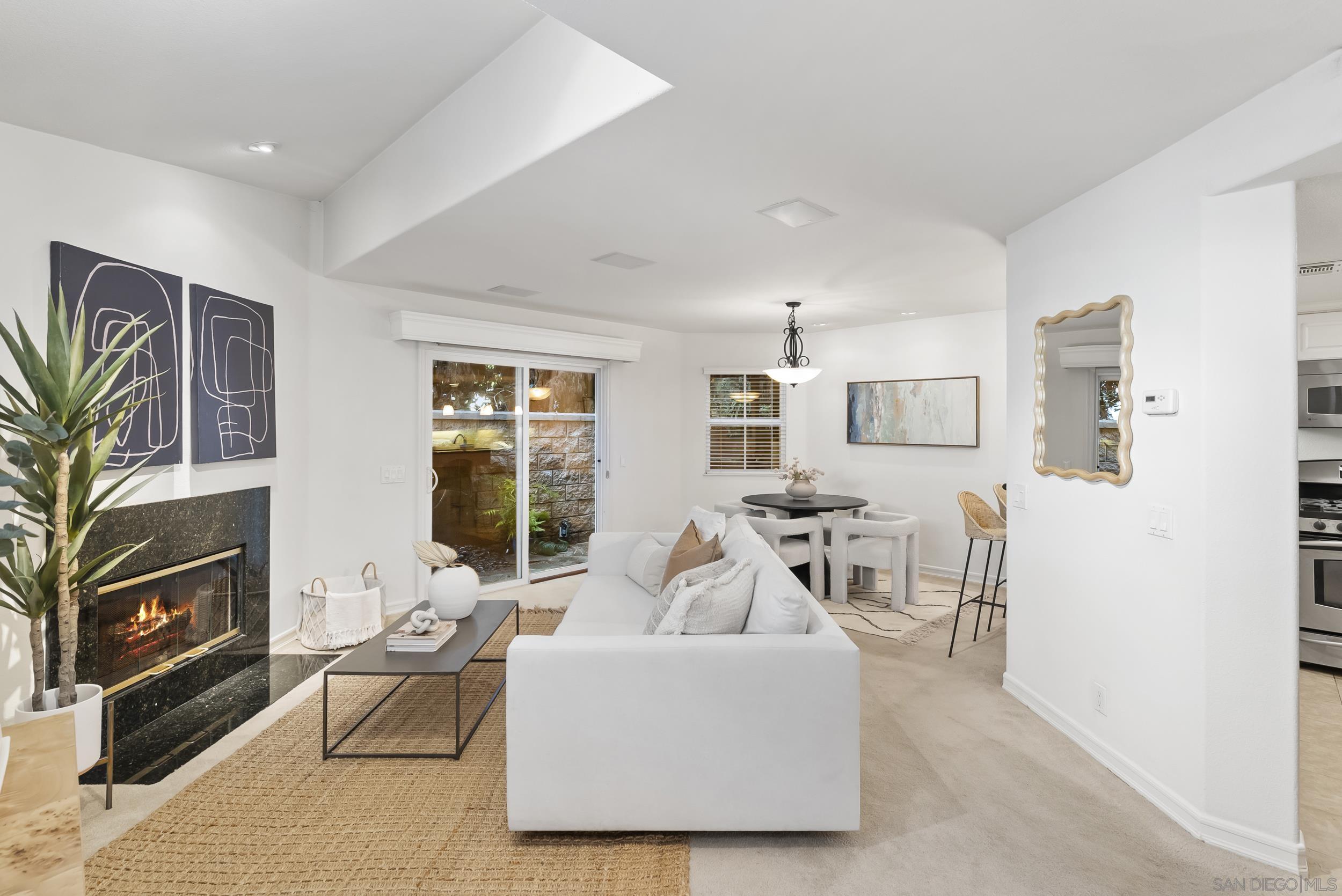 Detail Gallery Image 8 of 55 For 555  Eaton St.  #N,  Oceanside,  CA 92054 - 3 Beds | 2/1 Baths