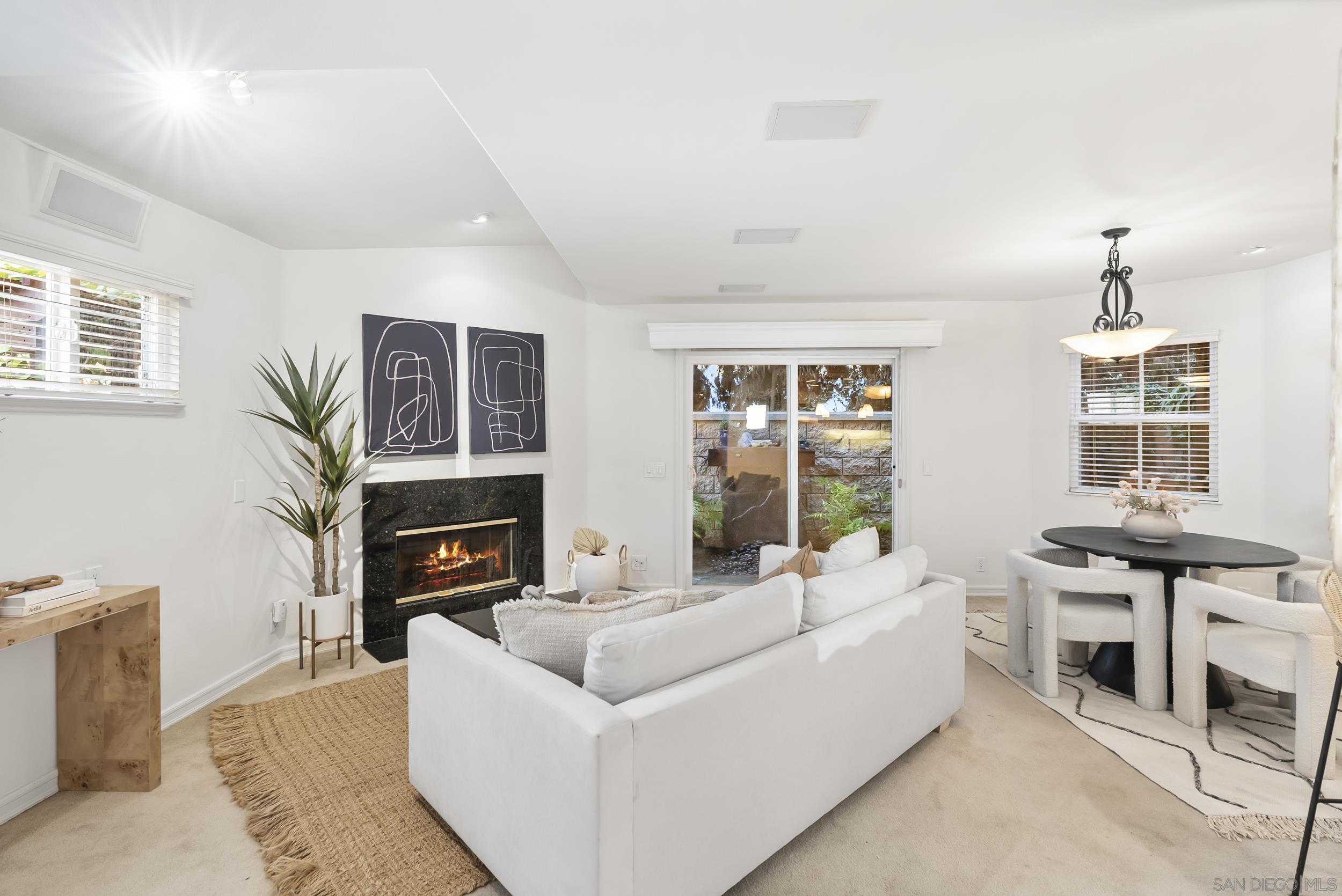 Detail Gallery Image 9 of 55 For 555  Eaton St.  #N,  Oceanside,  CA 92054 - 3 Beds | 2/1 Baths