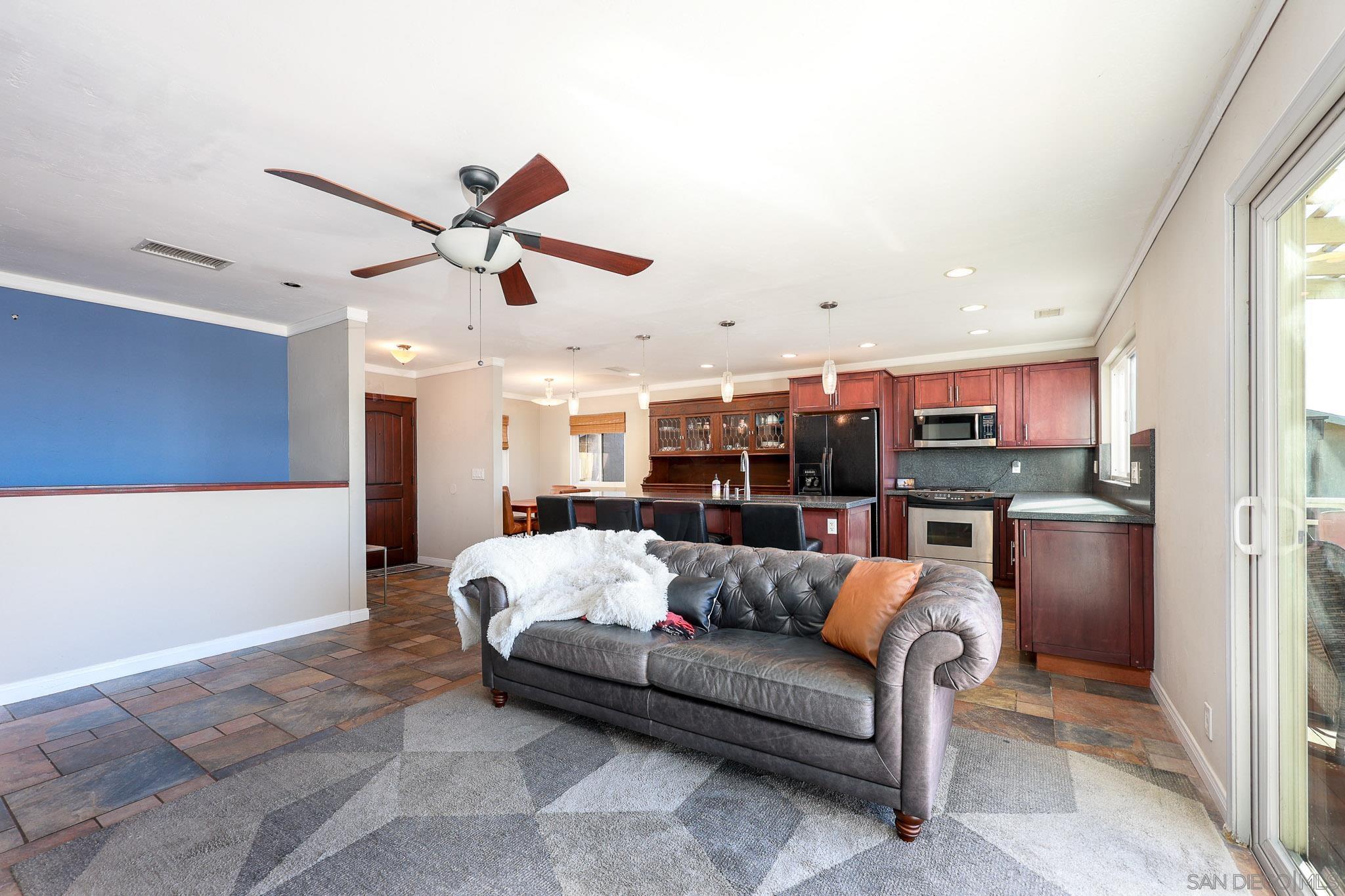 Detail Gallery Image 4 of 24 For 1022  La Mesa Ave, Spring Valley,  CA 91977 - 4 Beds | 3 Baths