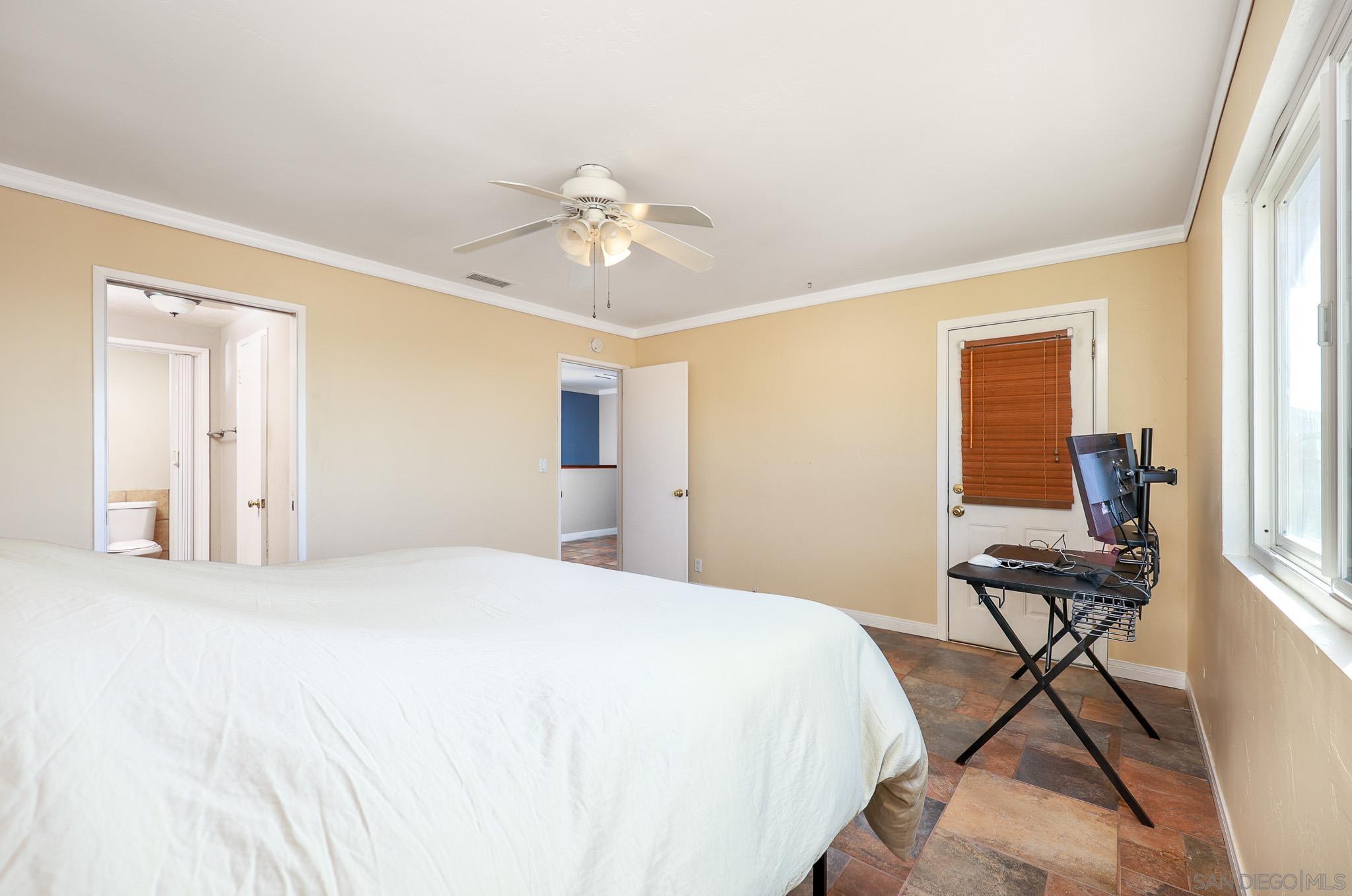 Detail Gallery Image 8 of 24 For 1022  La Mesa Ave, Spring Valley,  CA 91977 - 4 Beds | 3 Baths