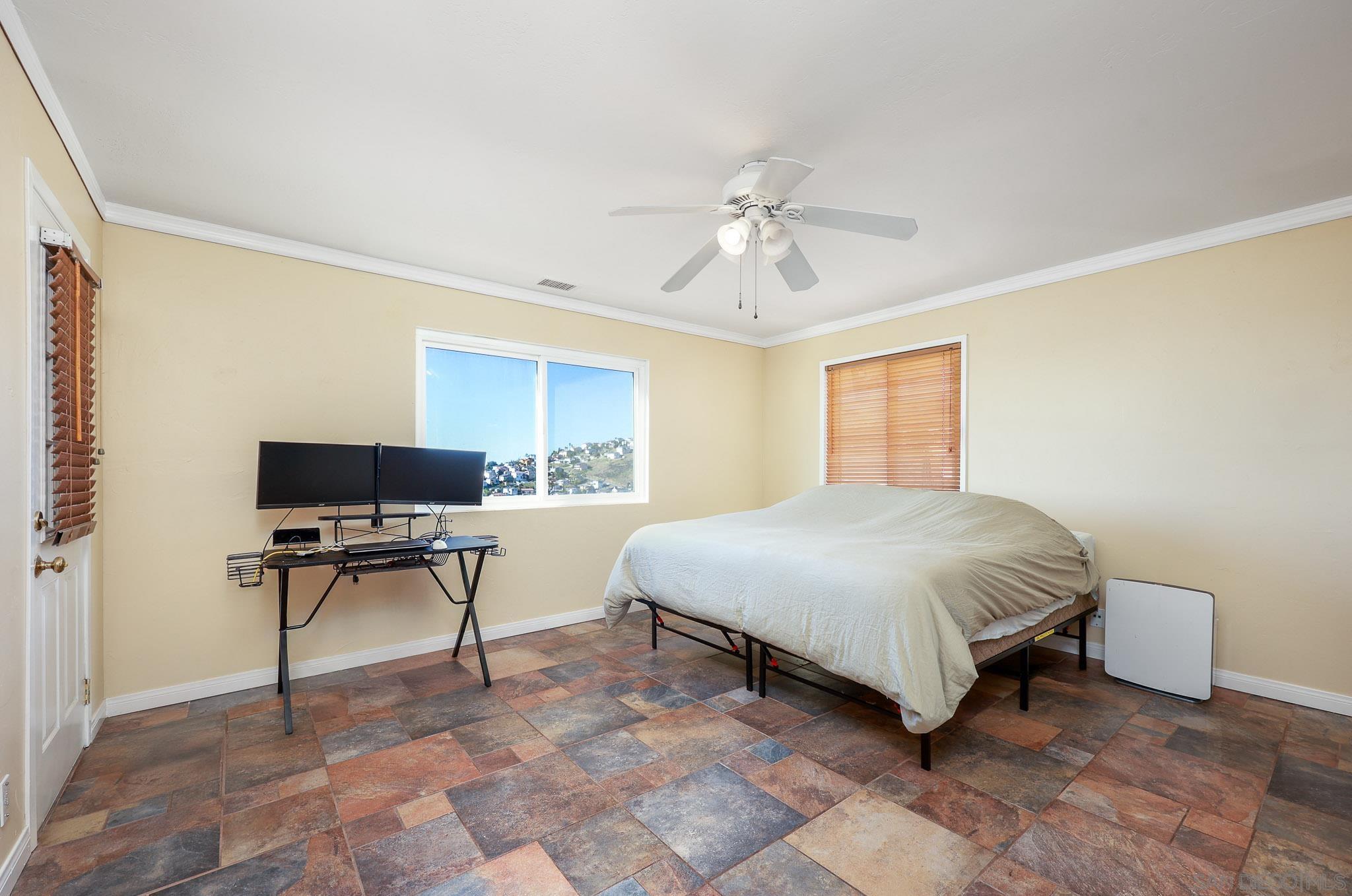 Detail Gallery Image 9 of 24 For 1022  La Mesa Ave, Spring Valley,  CA 91977 - 4 Beds | 3 Baths