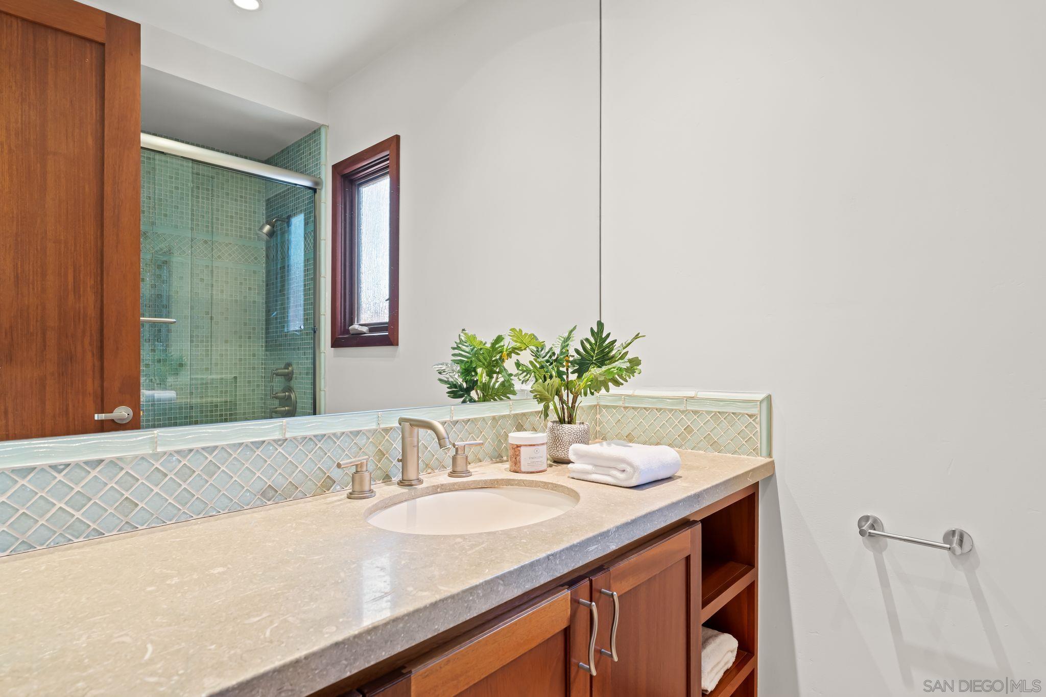 Detail Gallery Image 35 of 44 For 354  Ocean View Ave, Del Mar,  CA 92014 - 4 Beds | 4/1 Baths