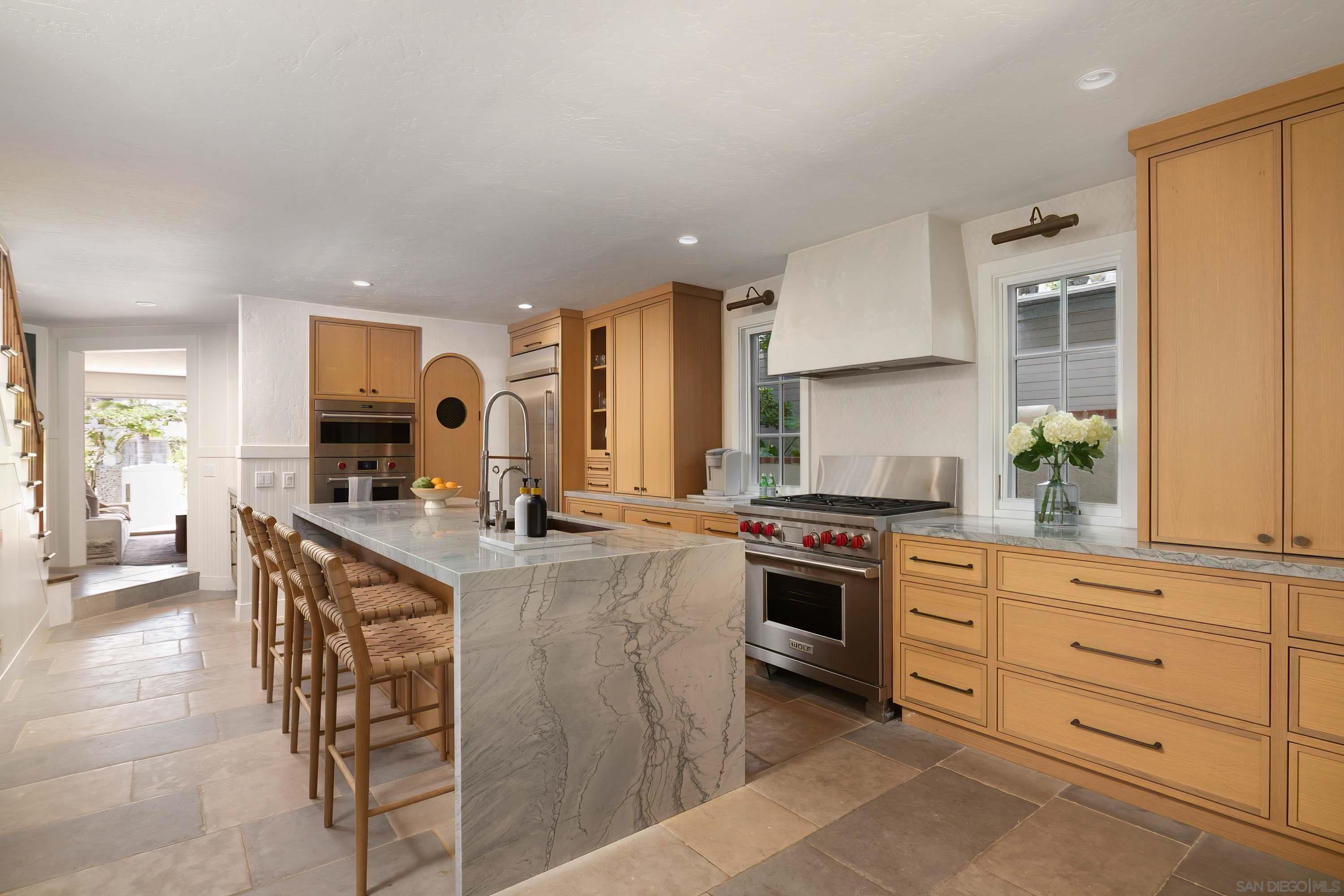 Detail Gallery Image 2 of 36 For 335  Gravilla Street, La Jolla,  CA 92037 - 3 Beds | 3/1 Baths