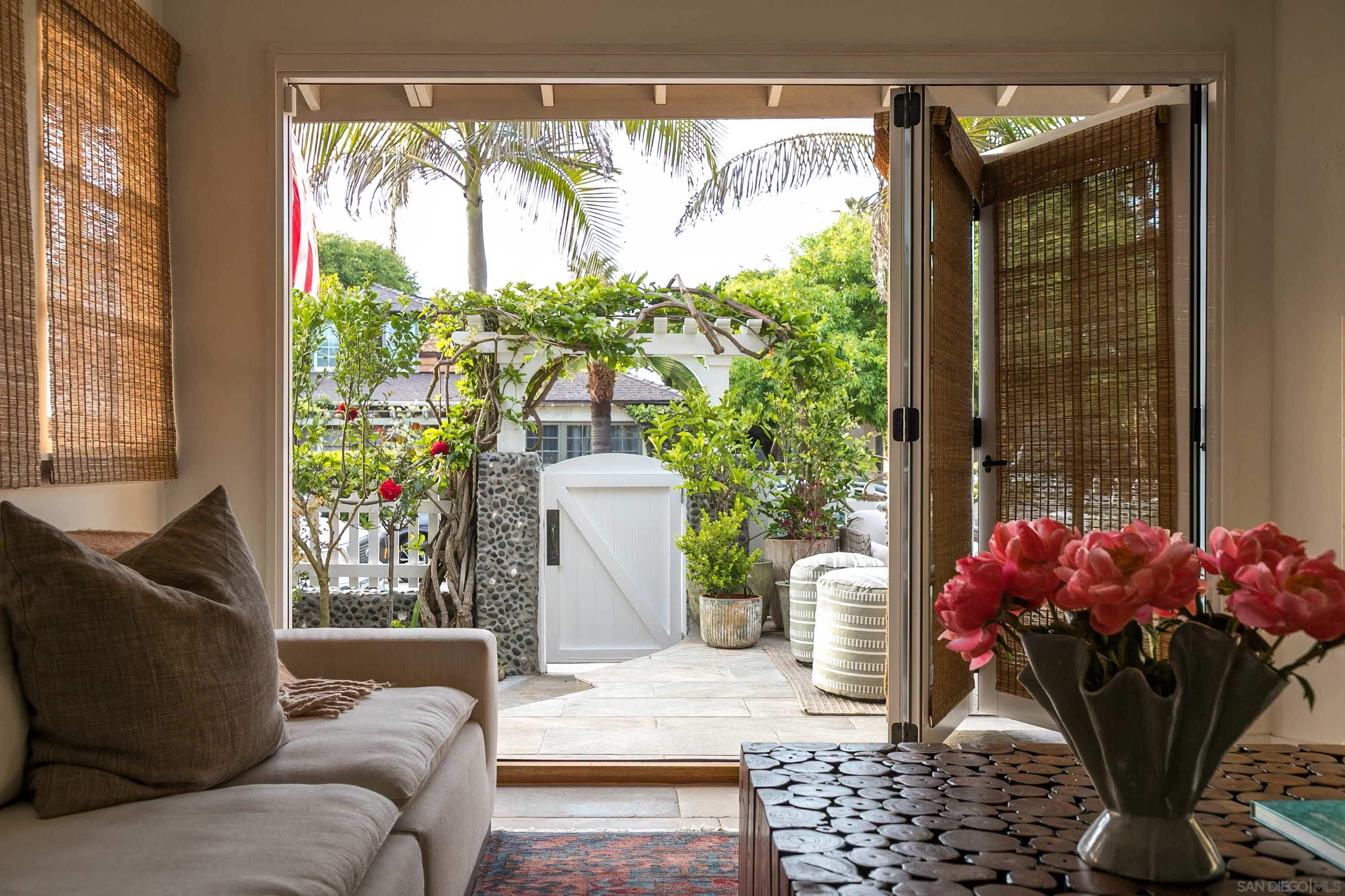 Detail Gallery Image 12 of 36 For 335  Gravilla Street, La Jolla,  CA 92037 - 3 Beds | 3/1 Baths