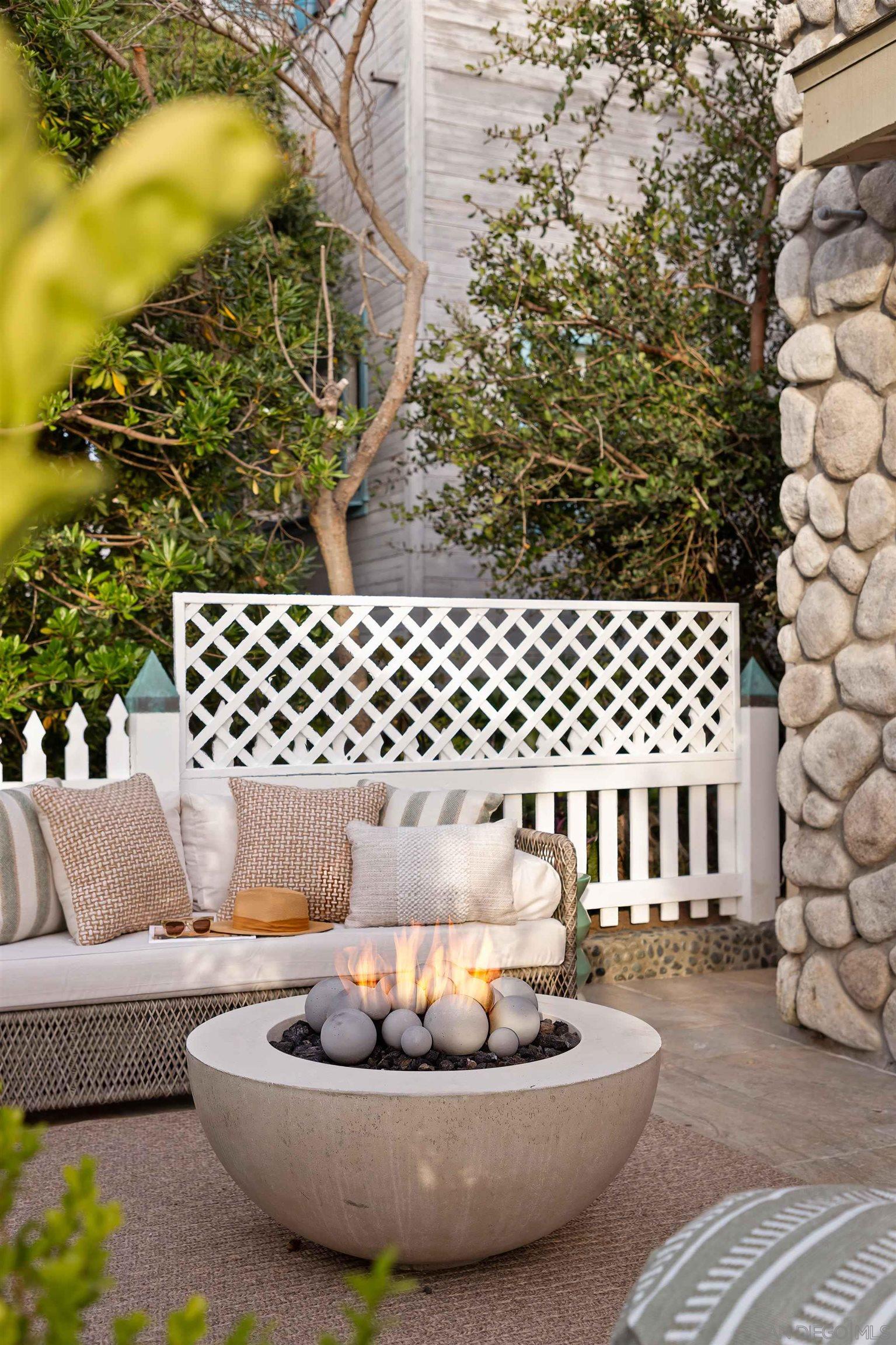 Detail Gallery Image 14 of 36 For 335  Gravilla Street, La Jolla,  CA 92037 - 3 Beds | 3/1 Baths