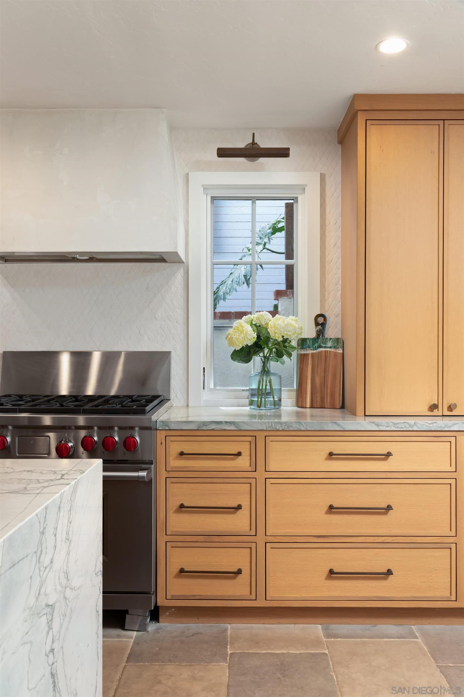 Detail Gallery Image 17 of 36 For 335  Gravilla Street, La Jolla,  CA 92037 - 3 Beds | 3/1 Baths