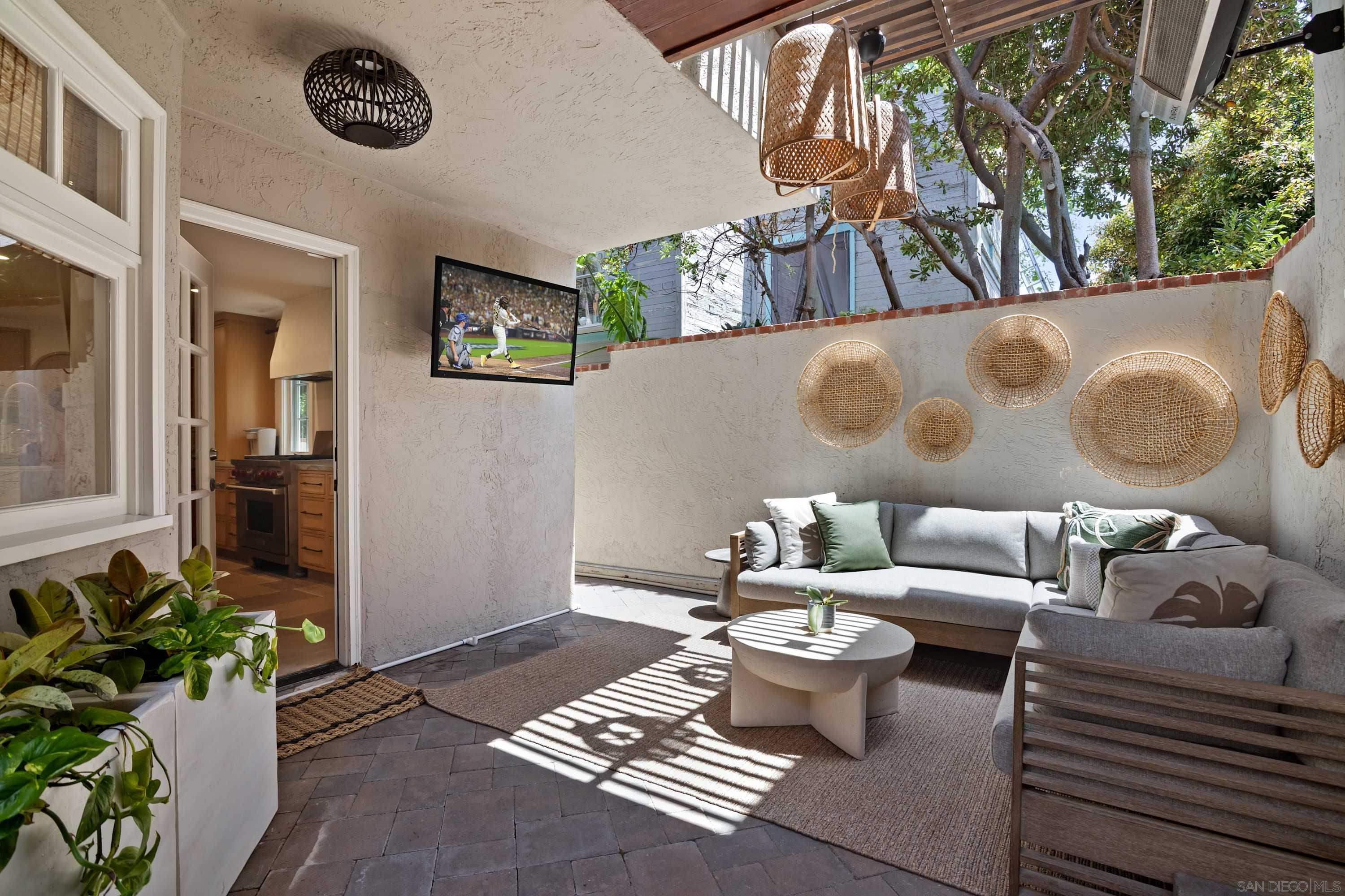 Detail Gallery Image 21 of 36 For 335  Gravilla Street, La Jolla,  CA 92037 - 3 Beds | 3/1 Baths