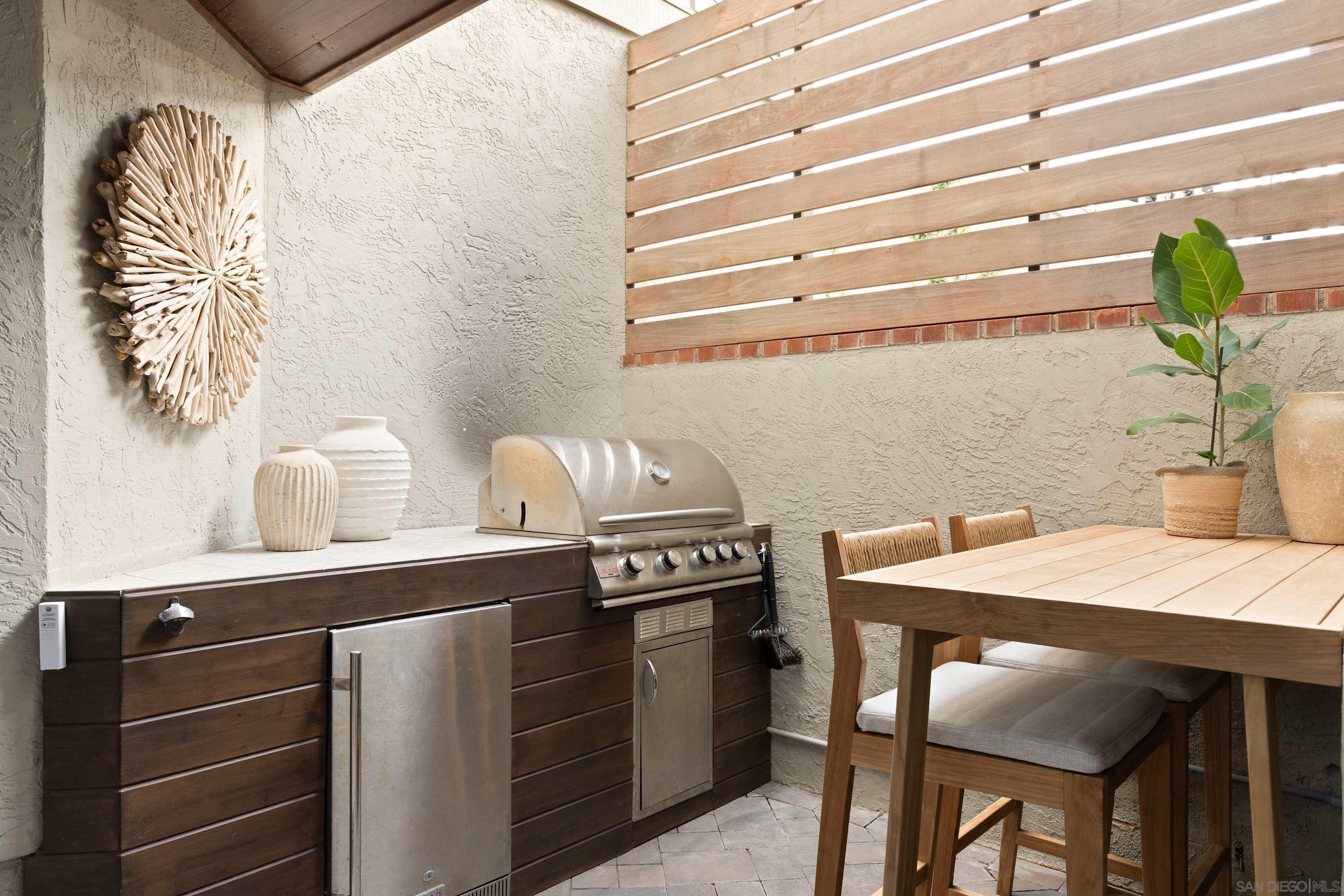 Detail Gallery Image 24 of 36 For 335  Gravilla Street, La Jolla,  CA 92037 - 3 Beds | 3/1 Baths