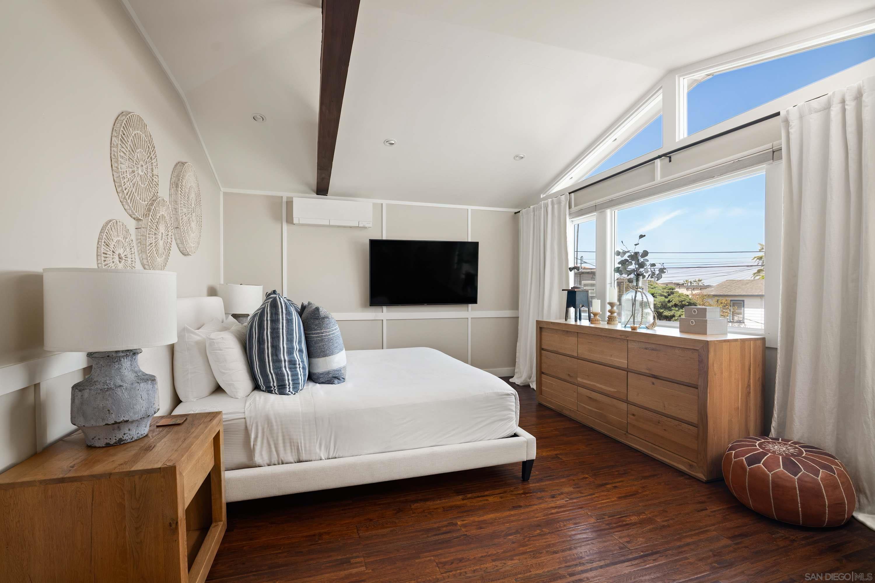 Detail Gallery Image 4 of 36 For 335  Gravilla Street, La Jolla,  CA 92037 - 3 Beds | 3/1 Baths