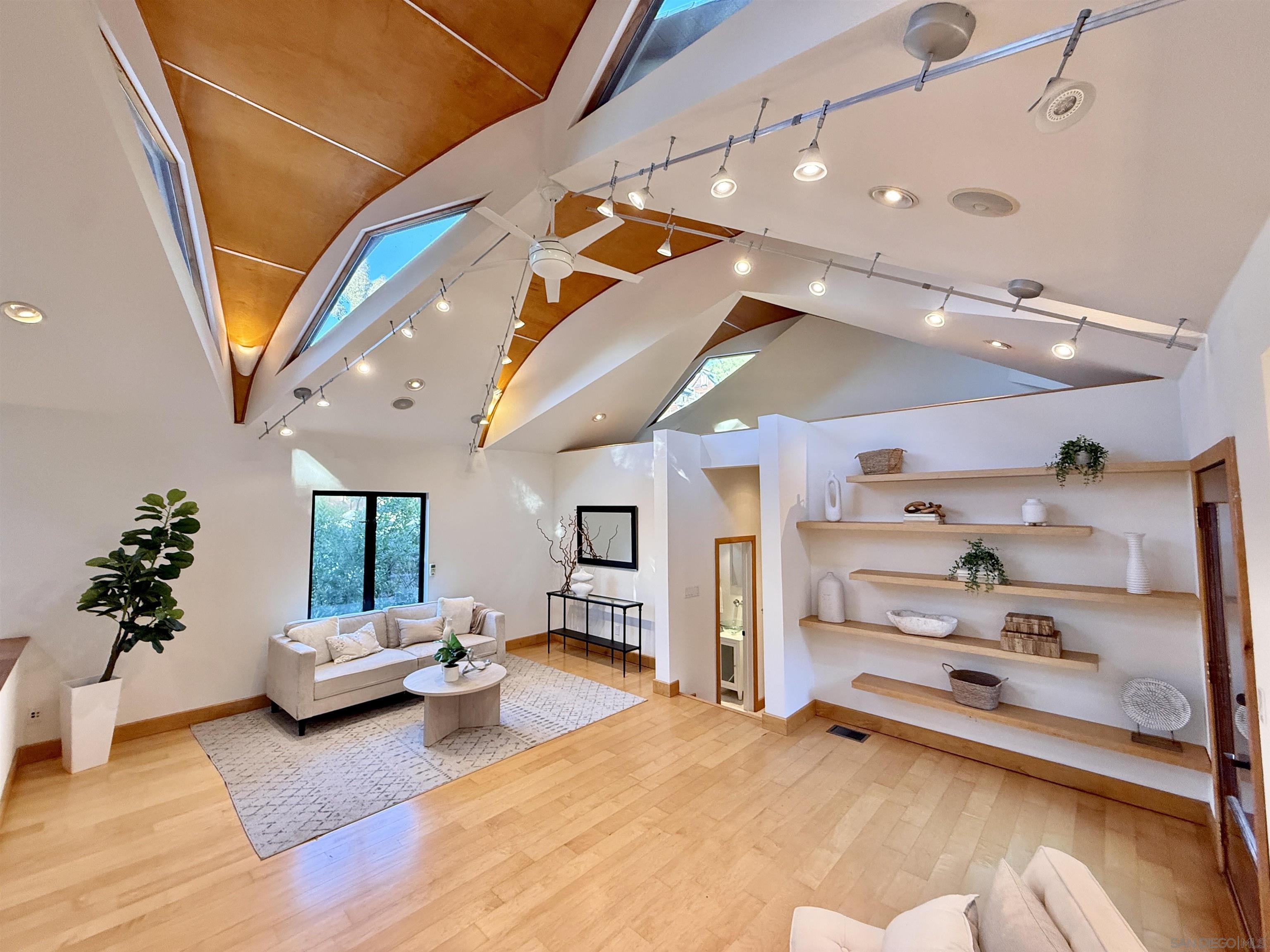 Detail Gallery Image 17 of 34 For 3566  Albatross St, San Diego,  CA 92103 - 3 Beds | 3/1 Baths