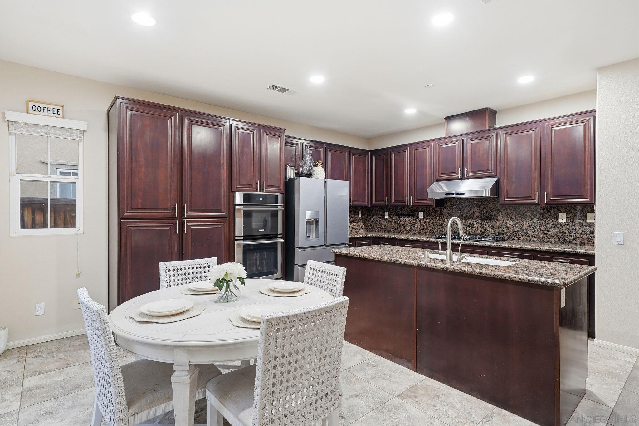 Detail Gallery Image 16 of 48 For 2923  Oro Blanco Cir, Escondido,  CA 92027 - 5 Beds | 3 Baths