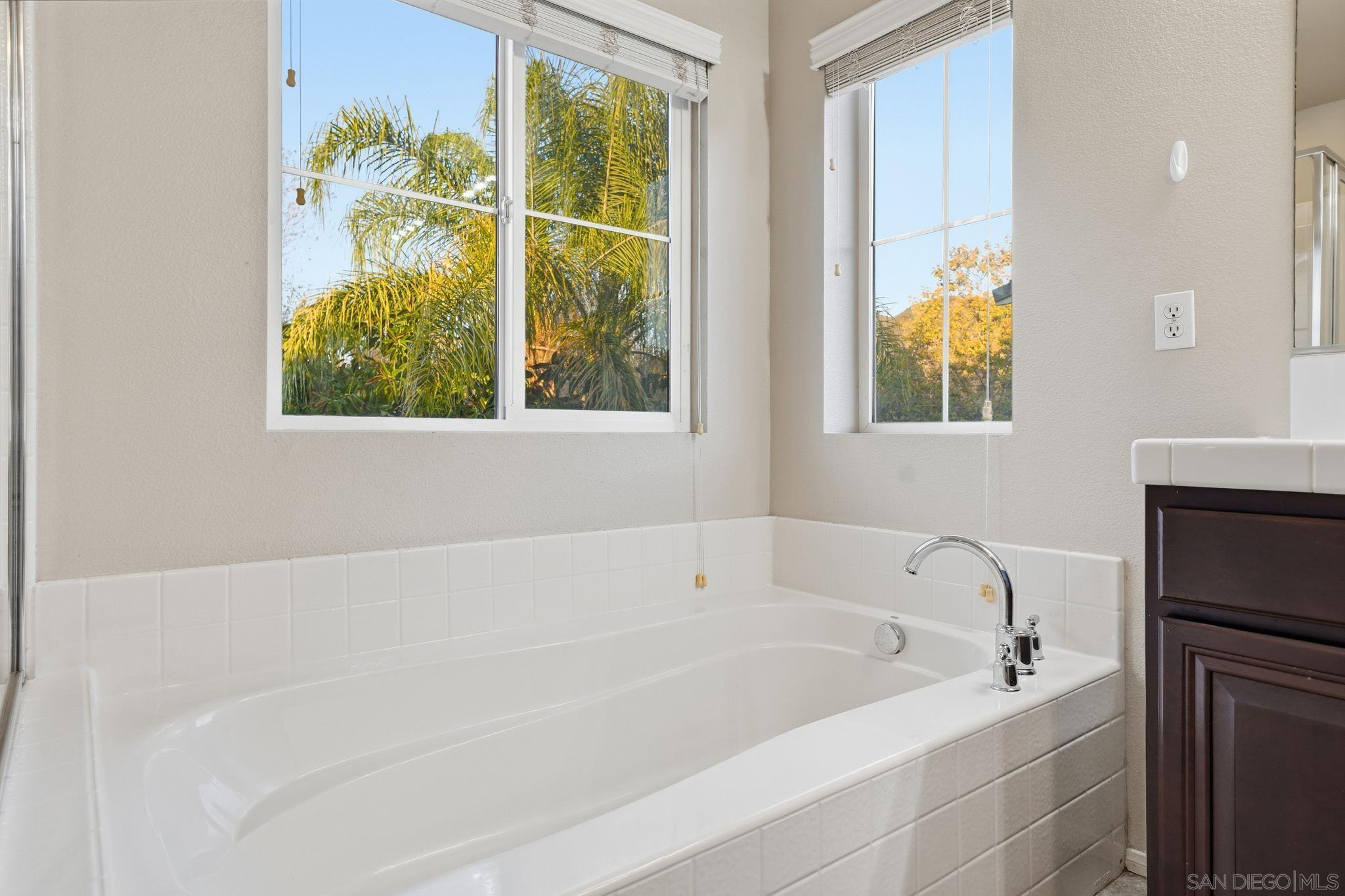 Detail Gallery Image 30 of 48 For 2923  Oro Blanco Cir, Escondido,  CA 92027 - 5 Beds | 3 Baths