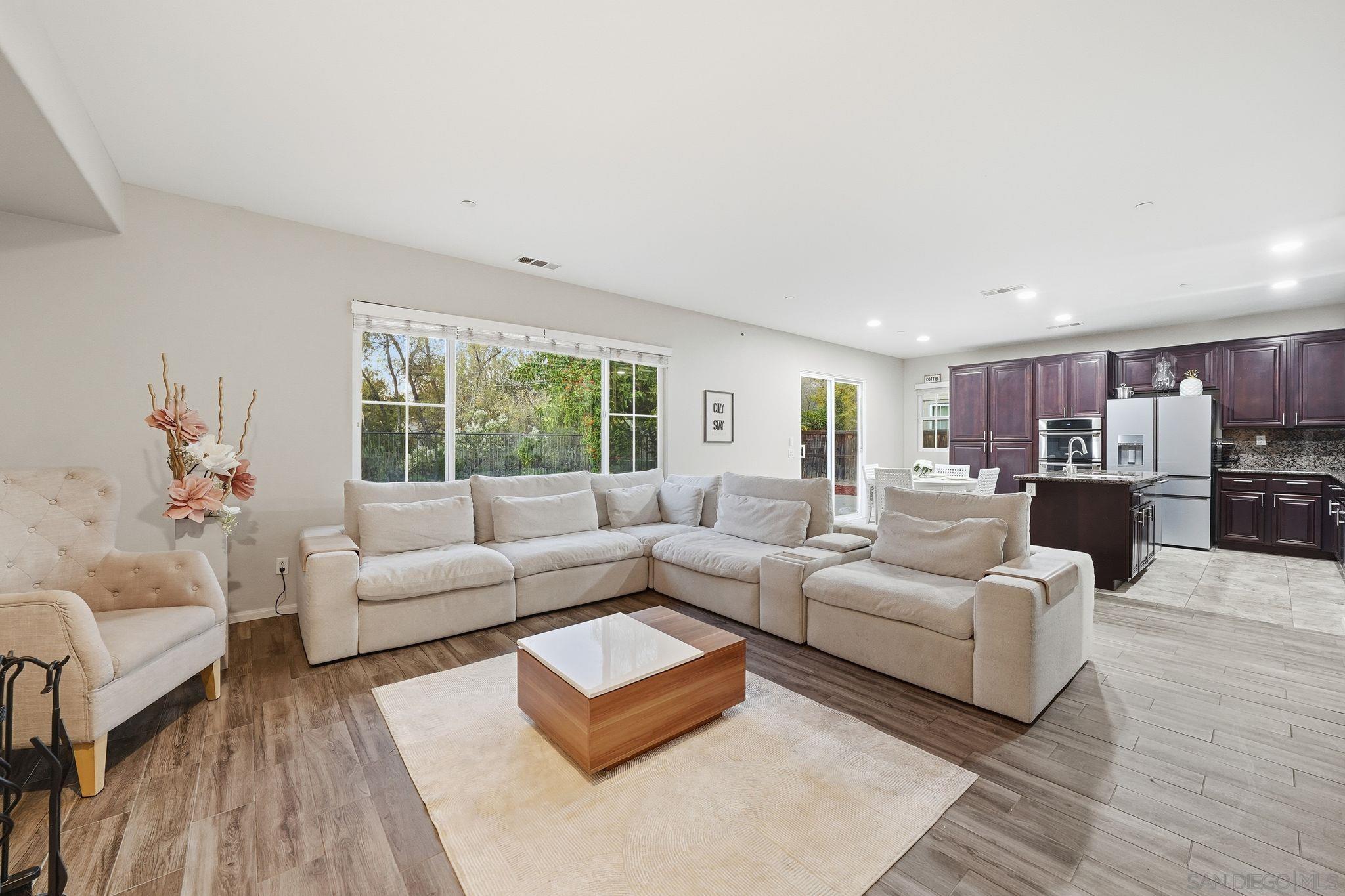 Detail Gallery Image 8 of 48 For 2923  Oro Blanco Cir, Escondido,  CA 92027 - 5 Beds | 3 Baths