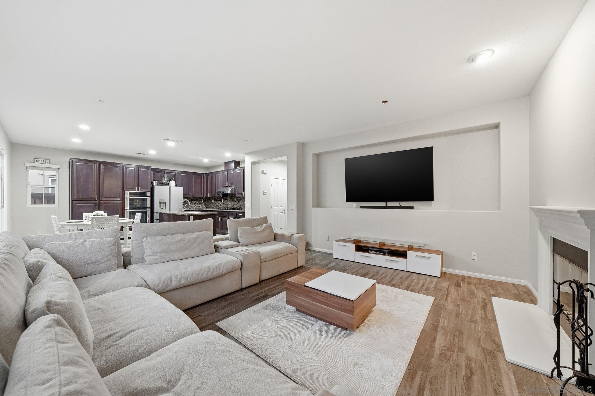 Detail Gallery Image 9 of 48 For 2923  Oro Blanco Cir, Escondido,  CA 92027 - 5 Beds | 3 Baths