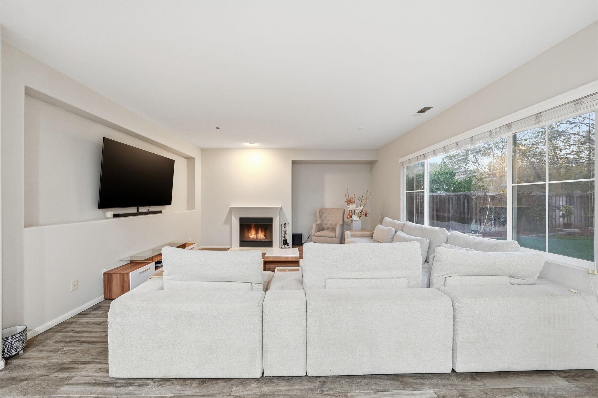 Detail Gallery Image 10 of 48 For 2923  Oro Blanco Cir, Escondido,  CA 92027 - 5 Beds | 3 Baths