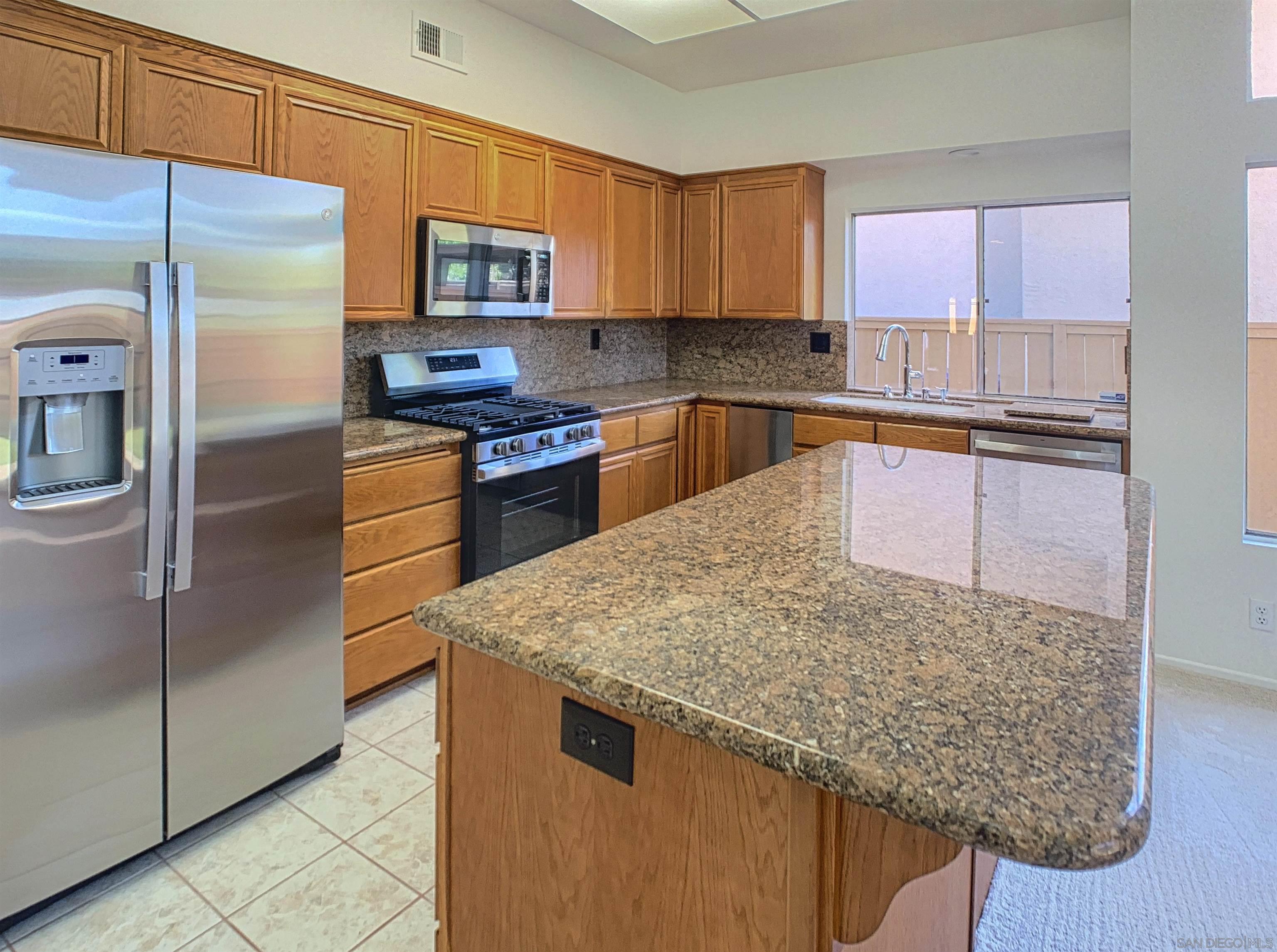 Detail Gallery Image 7 of 29 For 2314  Sawgrass Street, El Cajon,  CA 92019 - 3 Beds | 2 Baths