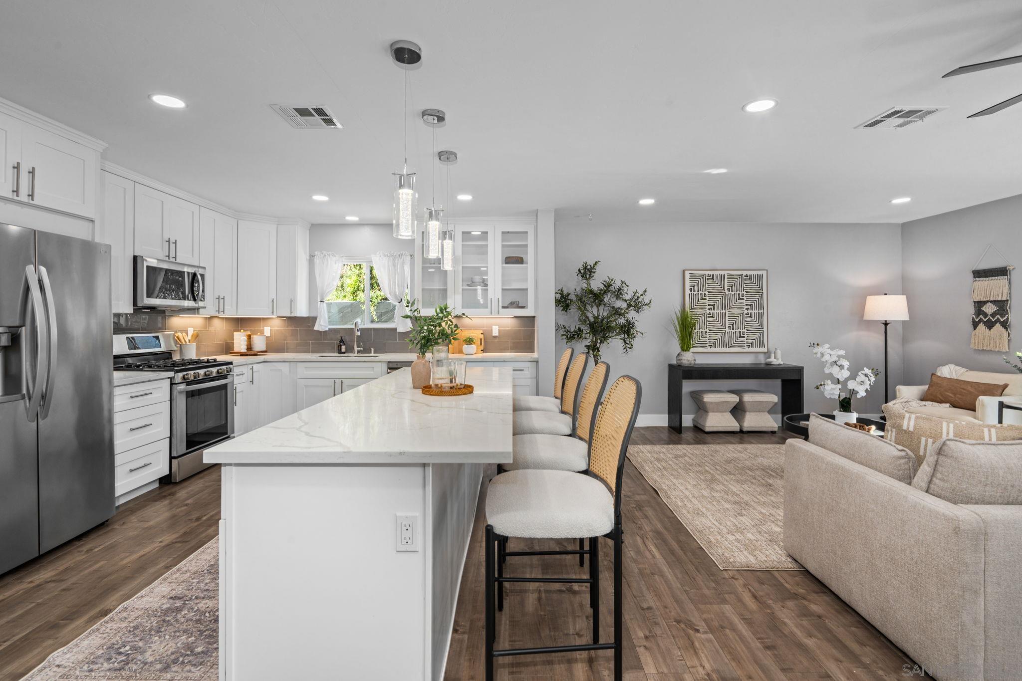 Detail Gallery Image 2 of 46 For 10059  Estrella Dr, La Mesa,  CA 91941 - 4 Beds | 4 Baths