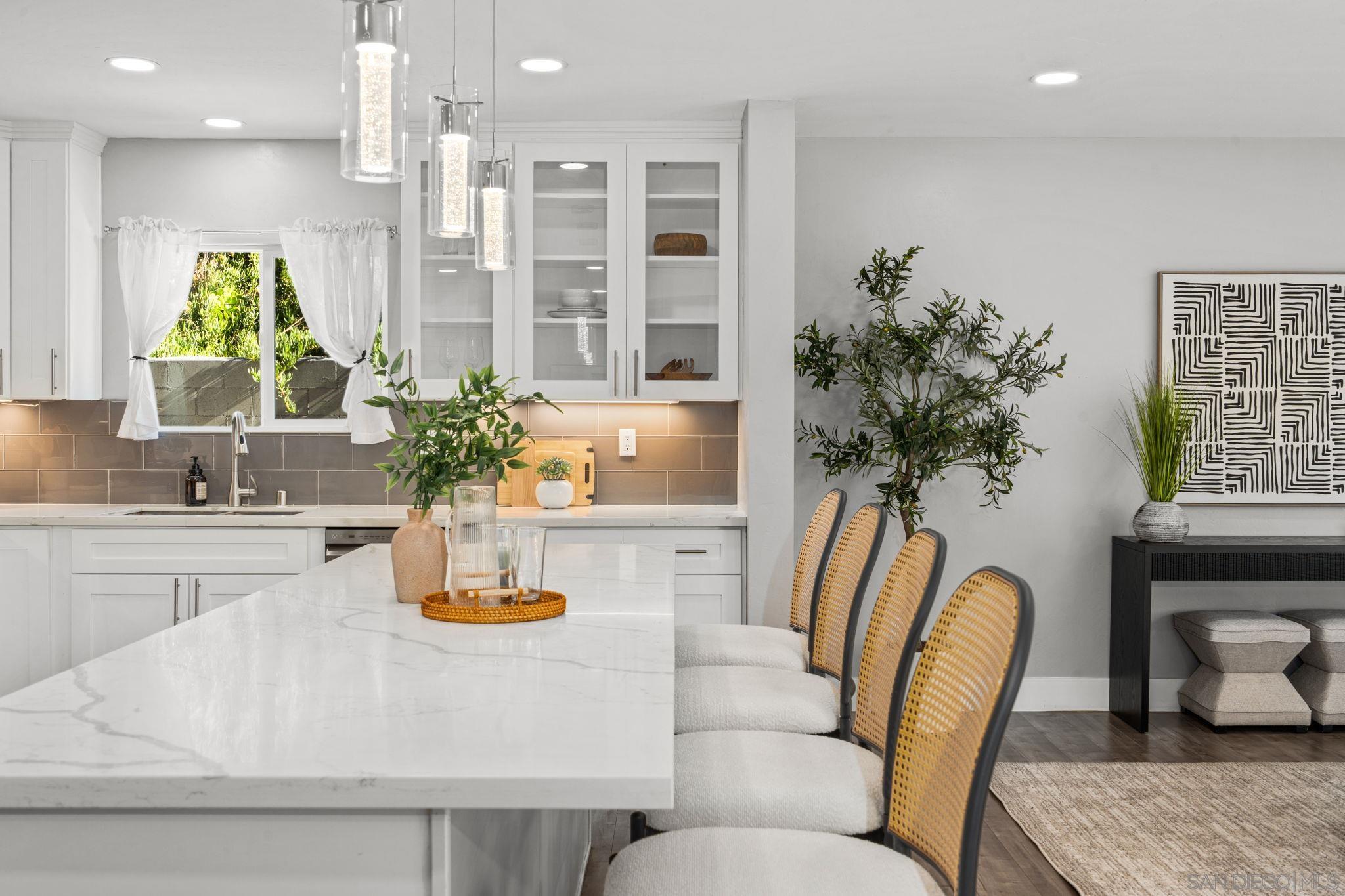 Detail Gallery Image 3 of 46 For 10059  Estrella Dr, La Mesa,  CA 91941 - 4 Beds | 4 Baths