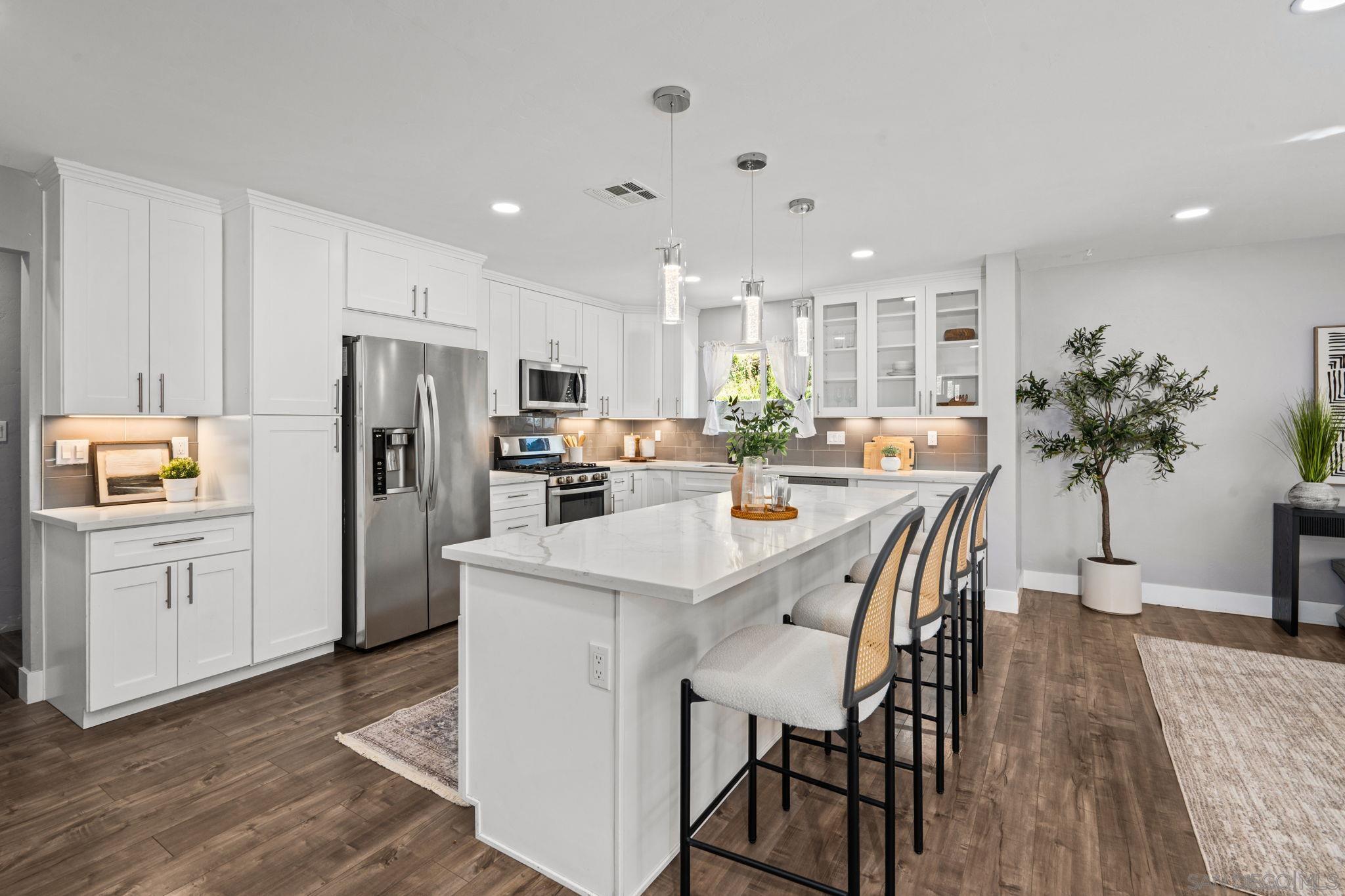 Detail Gallery Image 4 of 46 For 10059  Estrella Dr, La Mesa,  CA 91941 - 4 Beds | 4 Baths