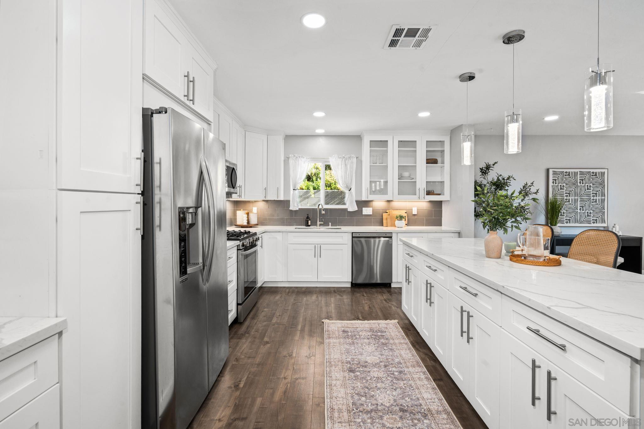 Detail Gallery Image 6 of 46 For 10059  Estrella Dr, La Mesa,  CA 91941 - 4 Beds | 4 Baths