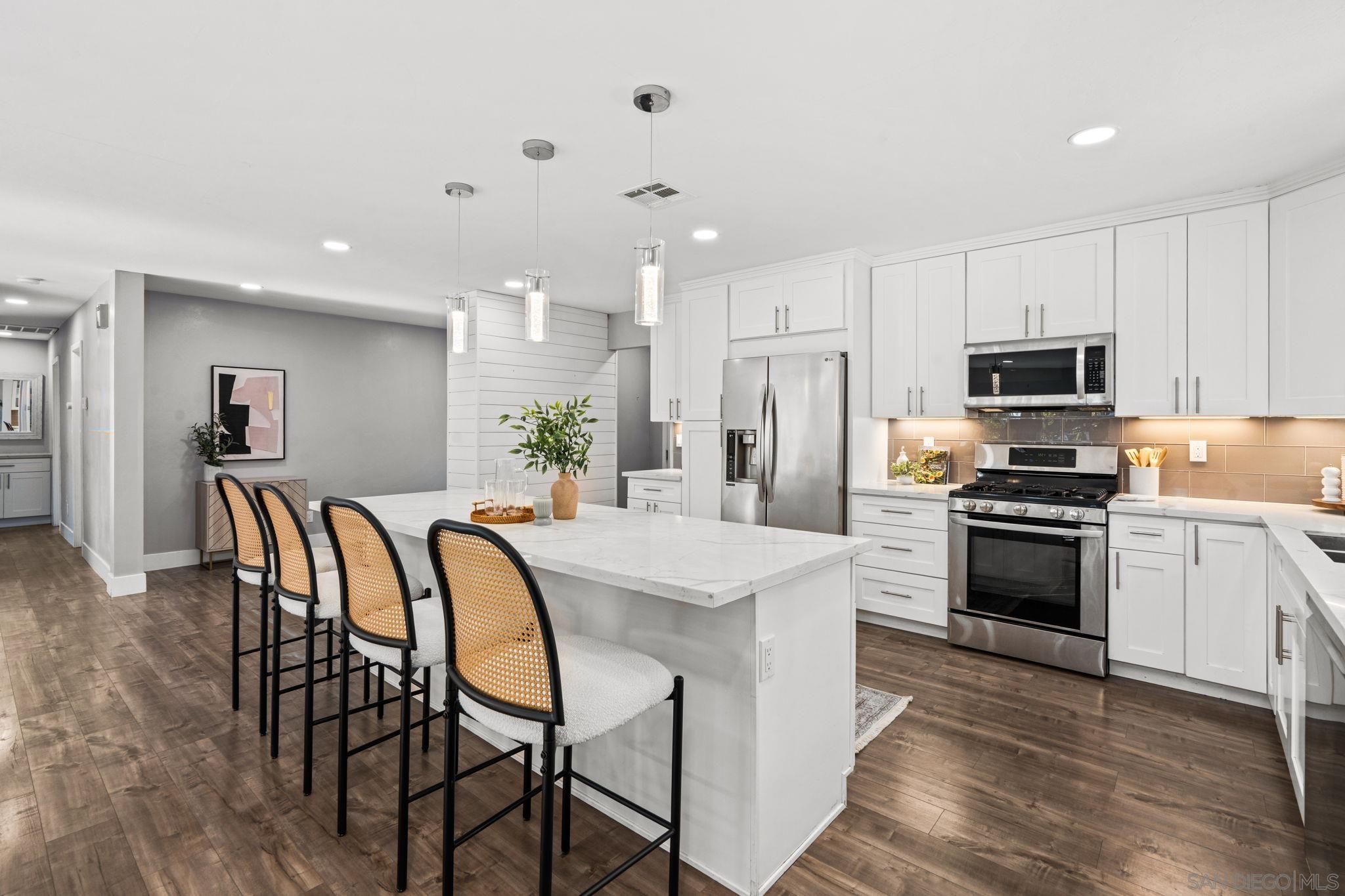 Detail Gallery Image 10 of 46 For 10059  Estrella Dr, La Mesa,  CA 91941 - 4 Beds | 4 Baths