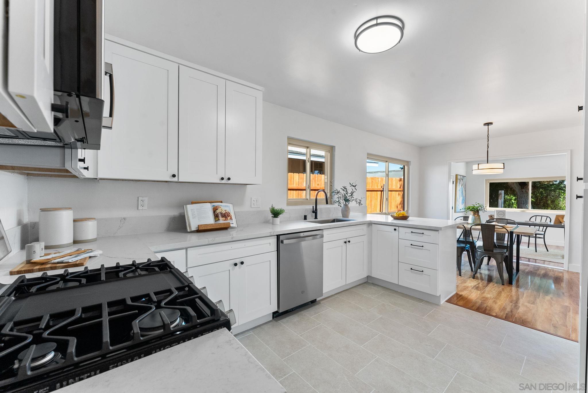 Detail Gallery Image 5 of 38 For 725  Peggy Dr, San Diego,  CA 92114 - 5 Beds | 2/1 Baths