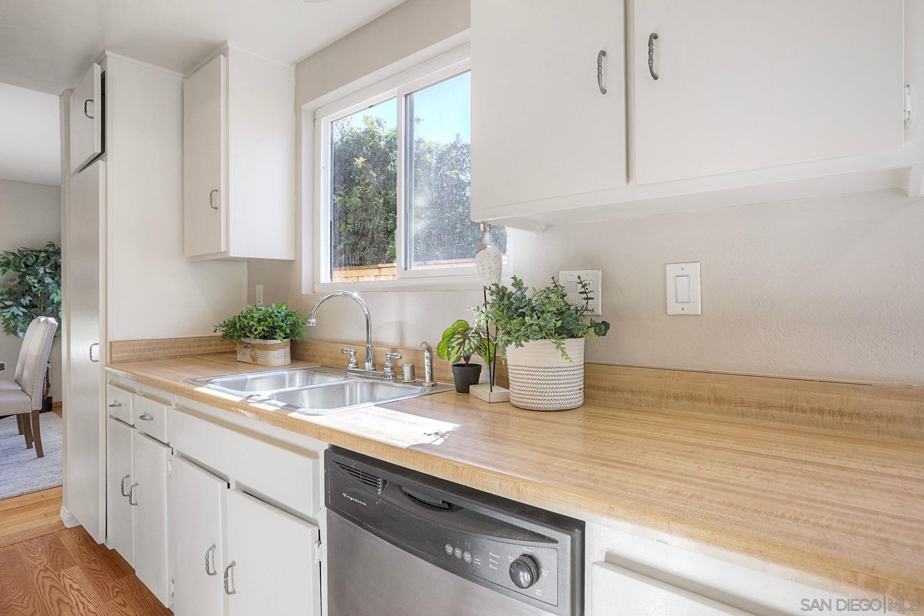 Detail Gallery Image 11 of 26 For 1413  Dawn Ct, San Marcos,  CA 92069 - 4 Beds | 2 Baths