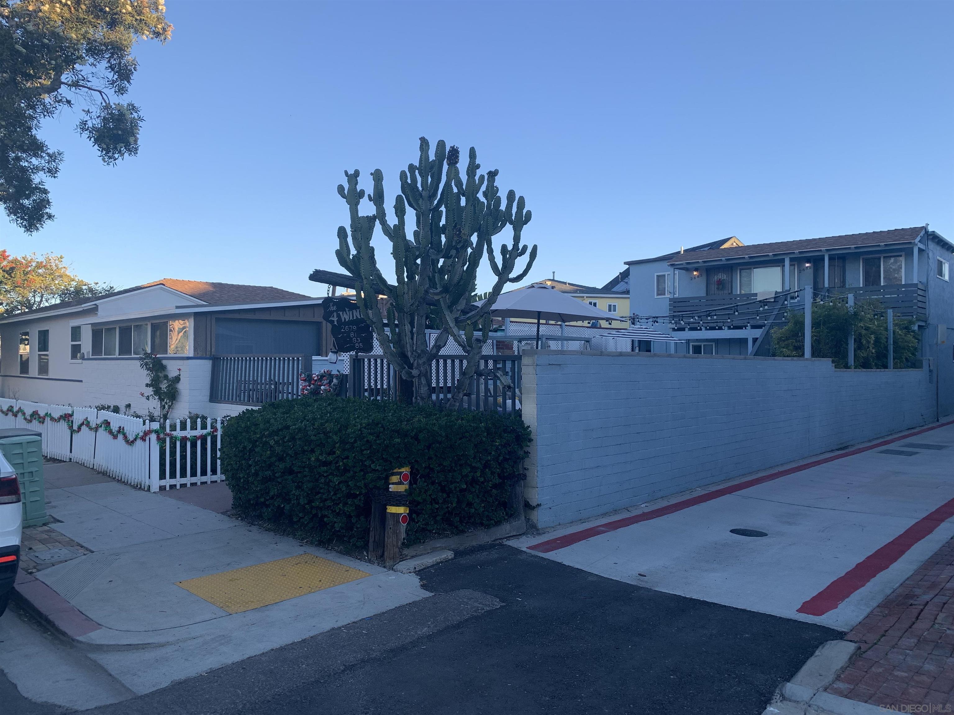 Detail Gallery Image 3 of 12 For 2685  Mission Blvd., San Diego,  CA 92109 - 3 Beds | 2 Baths