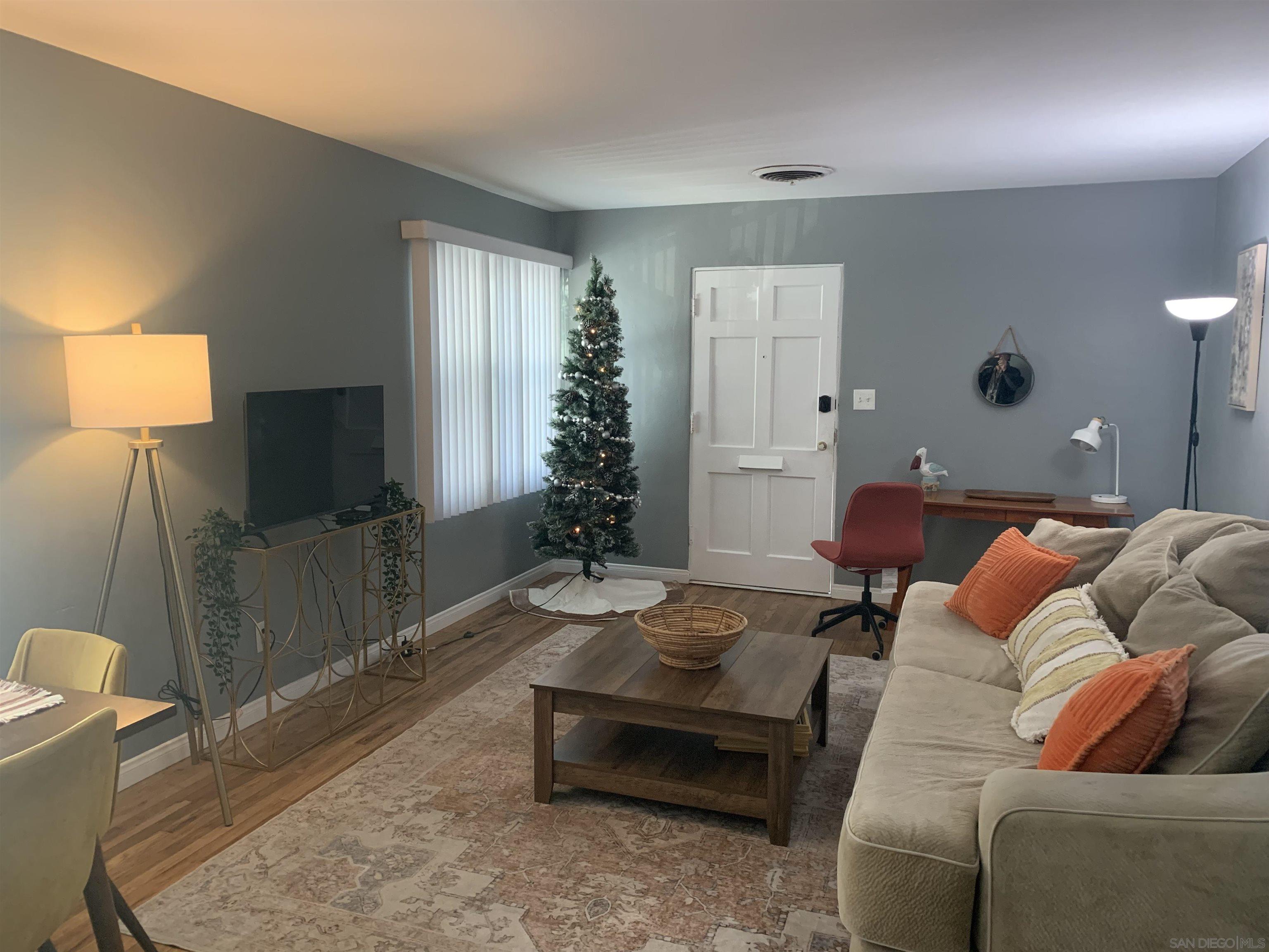 Detail Gallery Image 6 of 12 For 2685  Mission Blvd., San Diego,  CA 92109 - 3 Beds | 2 Baths