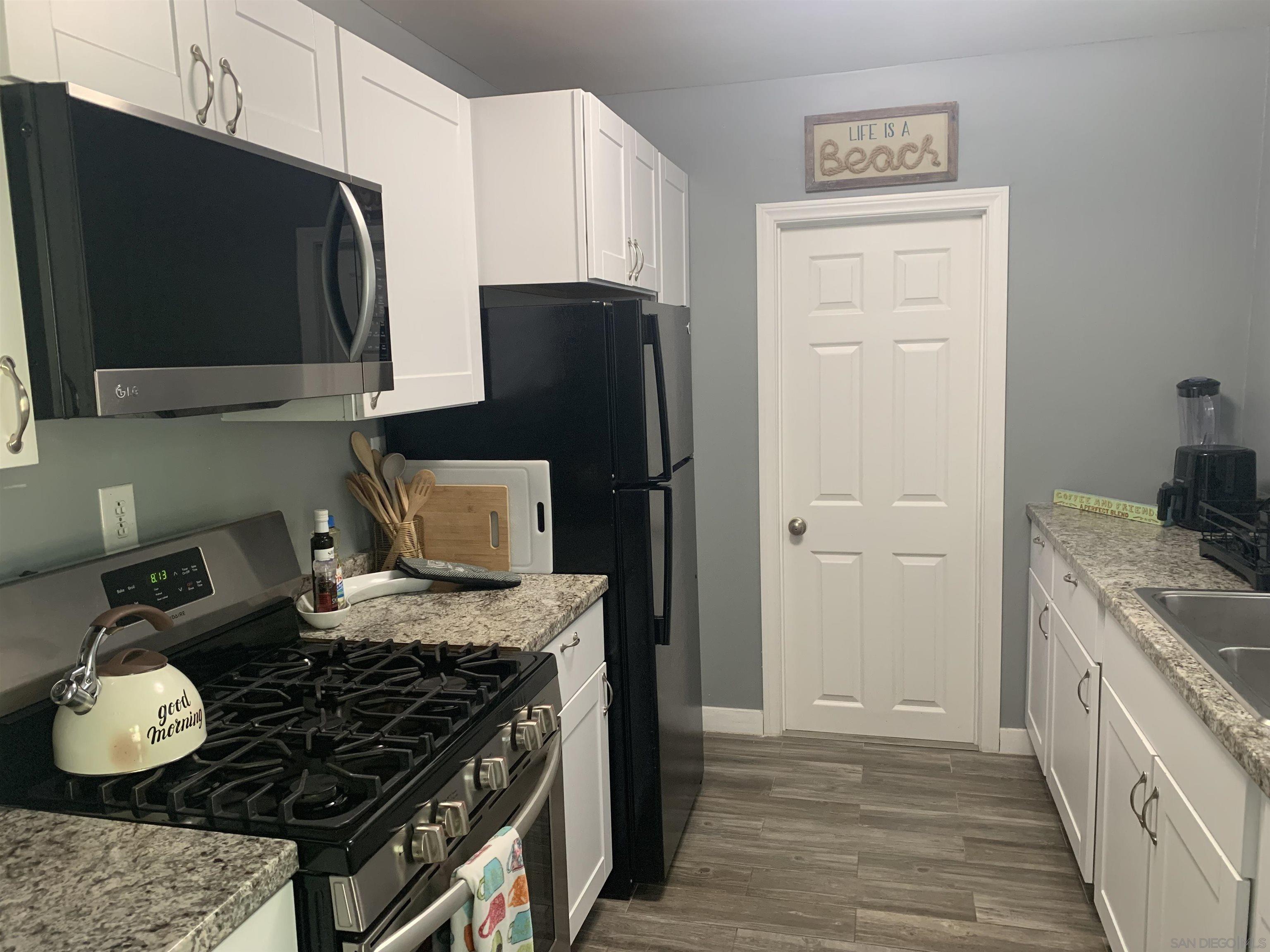 Detail Gallery Image 7 of 12 For 2685  Mission Blvd., San Diego,  CA 92109 - 3 Beds | 2 Baths