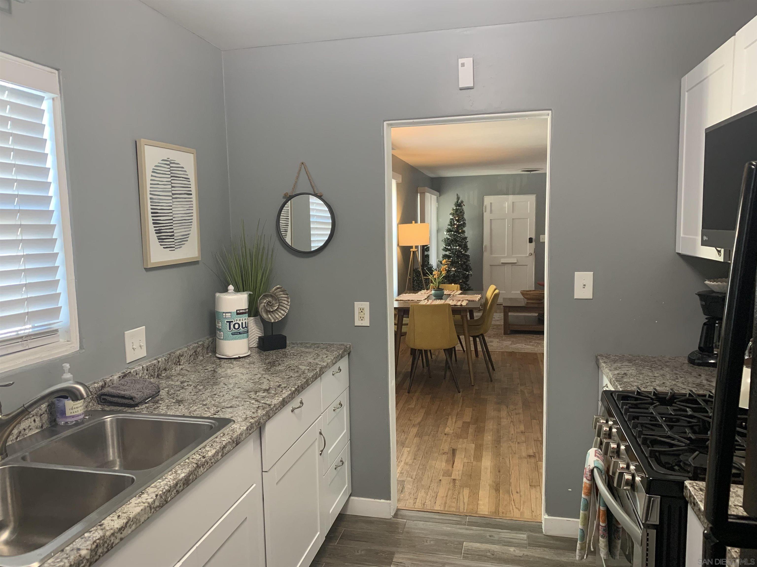 Detail Gallery Image 8 of 12 For 2685  Mission Blvd., San Diego,  CA 92109 - 3 Beds | 2 Baths