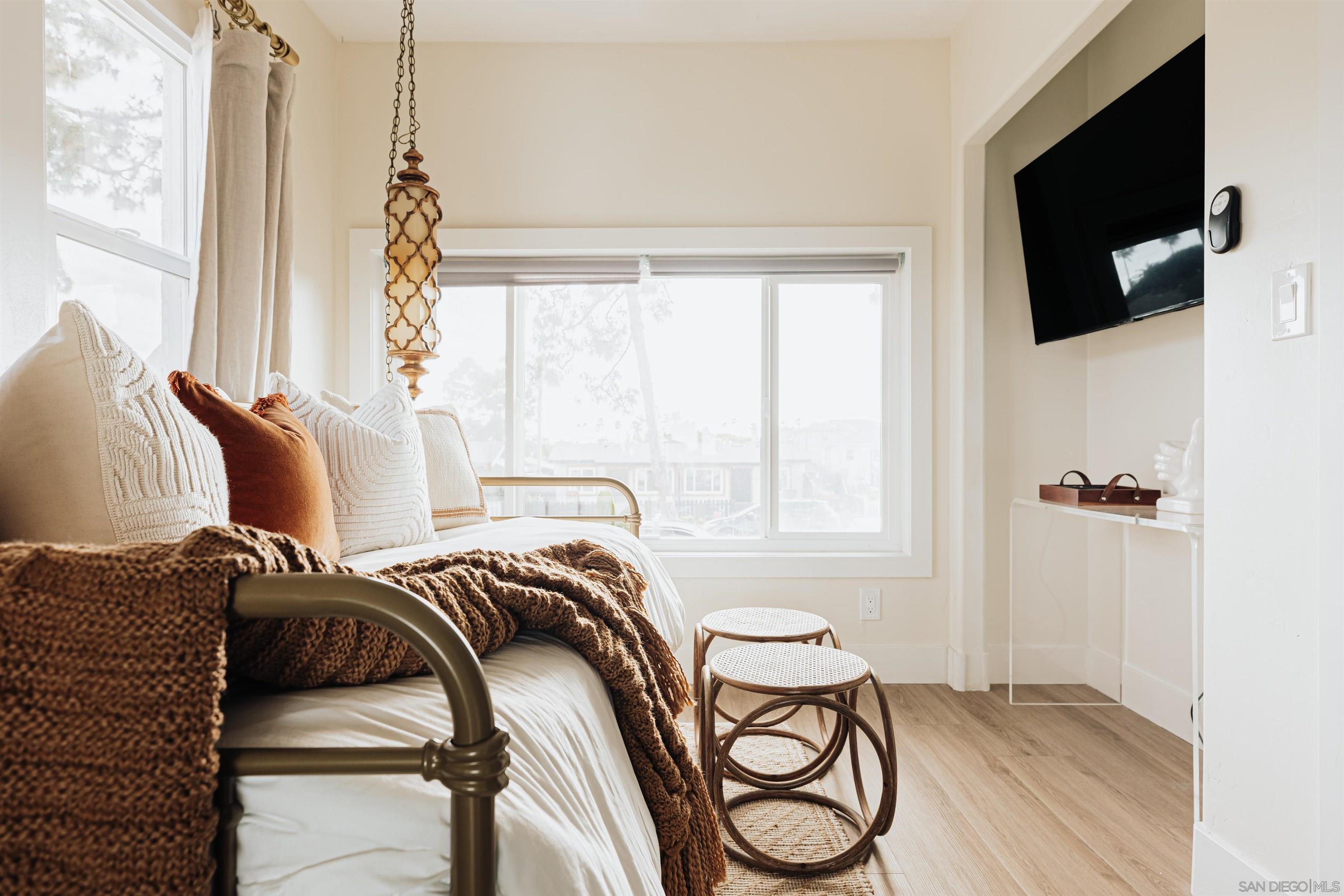 Detail Gallery Image 2 of 56 For 324 S Nevada St, Oceanside,  CA 92054 - 5 Beds | 3 Baths