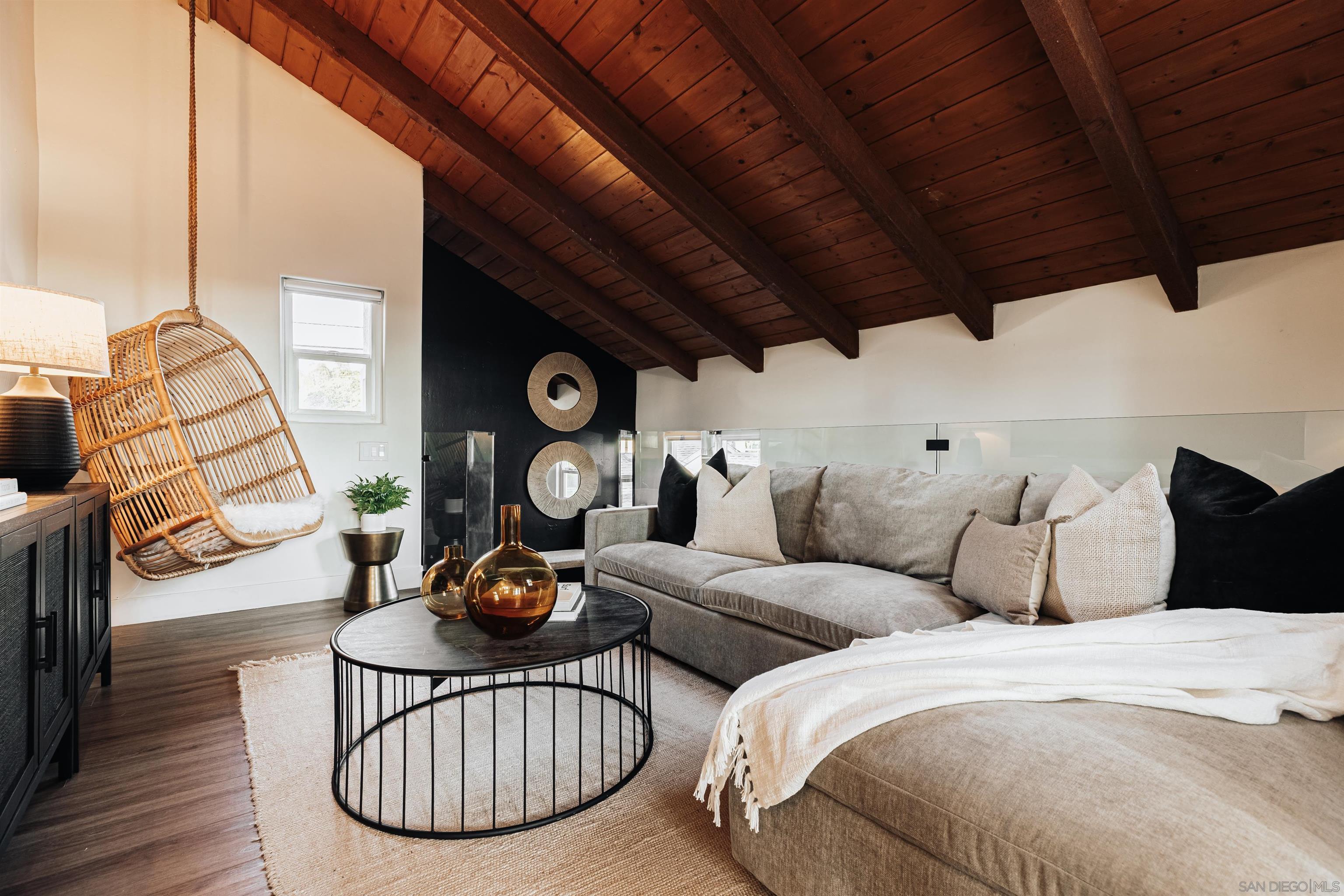 Detail Gallery Image 10 of 56 For 324 S Nevada St, Oceanside,  CA 92054 - 5 Beds | 3 Baths