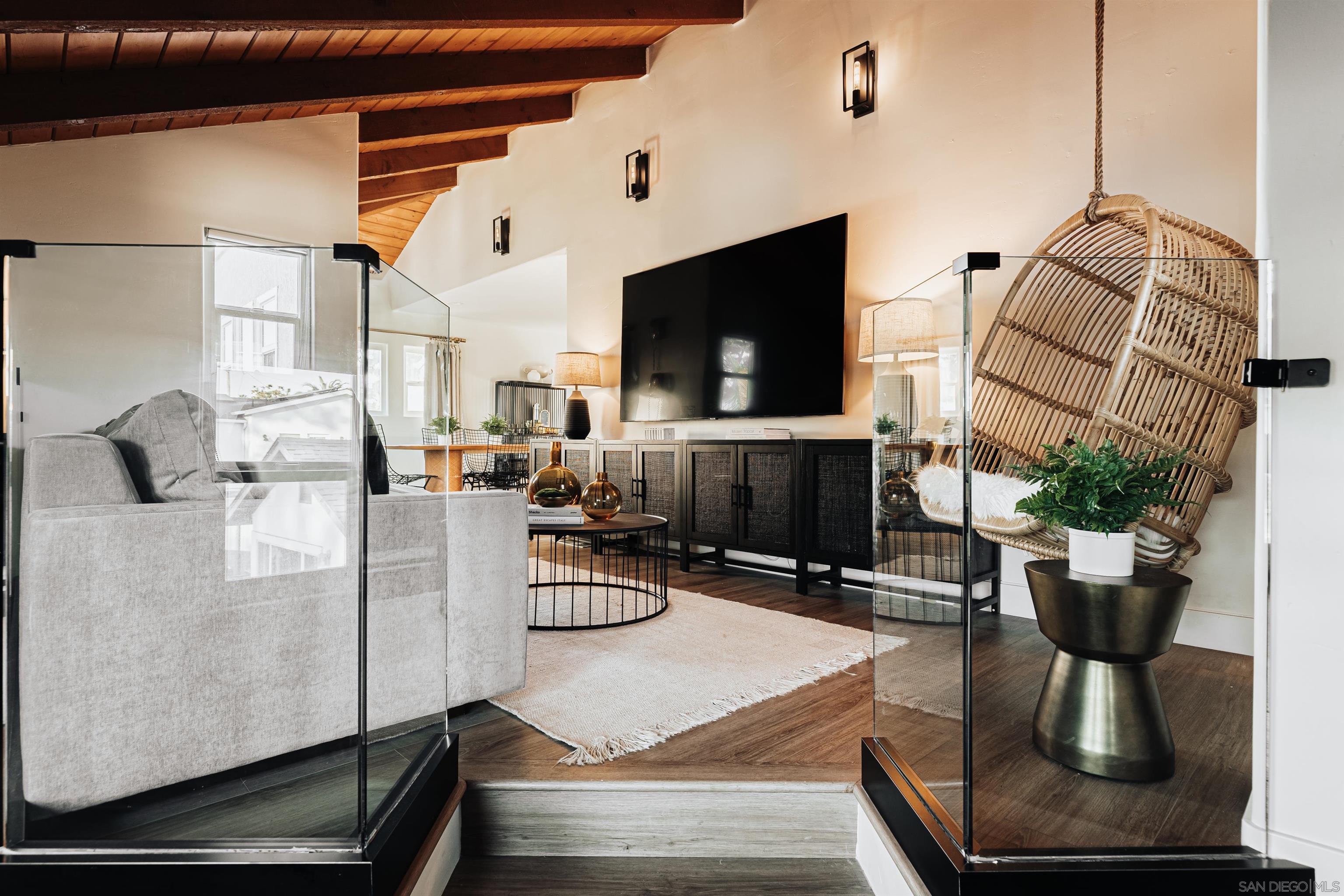 Detail Gallery Image 12 of 56 For 324 S Nevada St, Oceanside,  CA 92054 - 5 Beds | 3 Baths